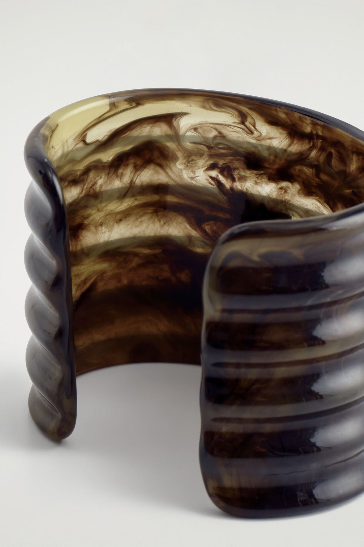 BRAZALETE  ONDULADO - MARRÓN / VETEADO | DescriptiveDetail
