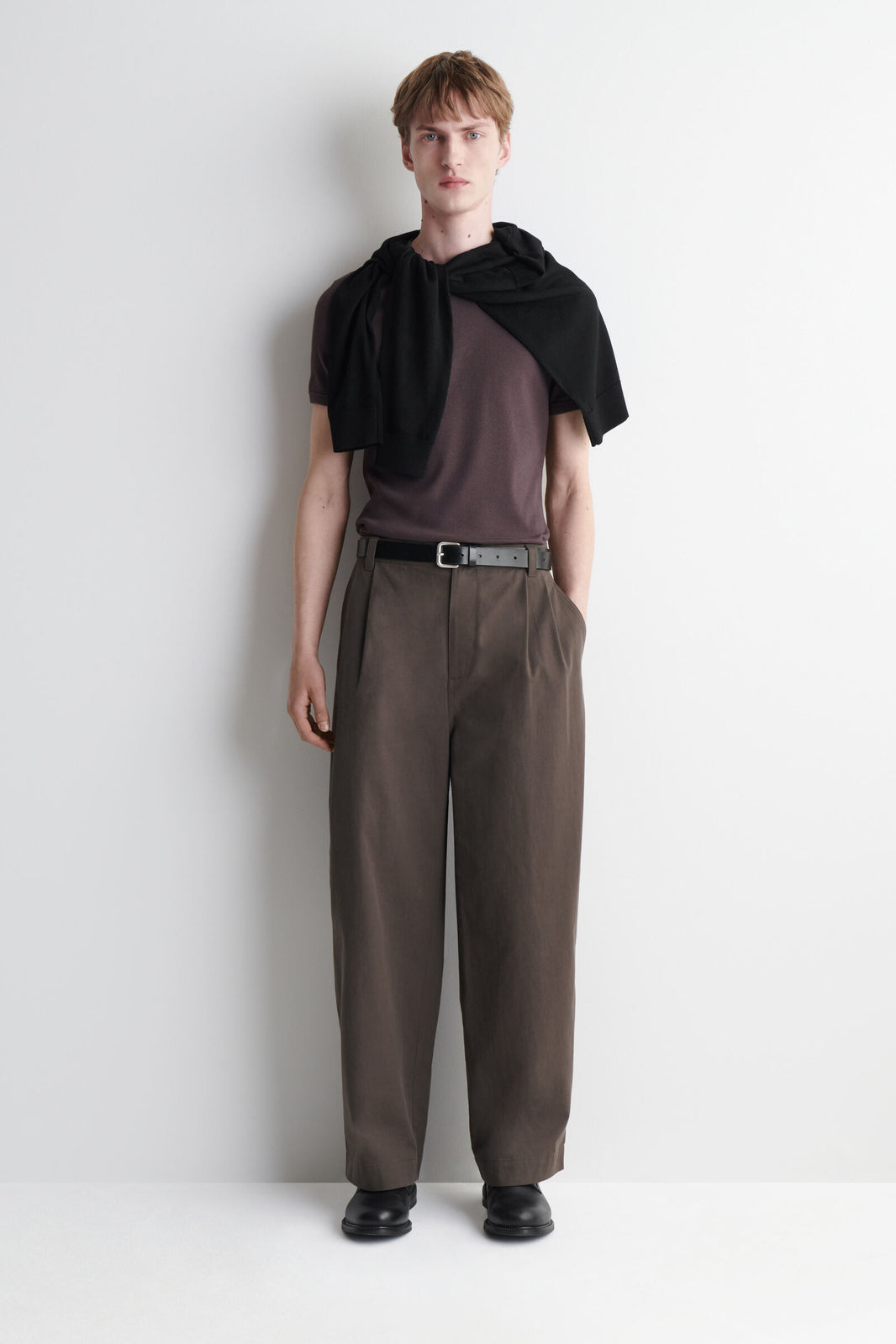 PANTALONES DE ALGODÓN DE CORTE RELAJADO Y PIERNA BARREL - MARRÓN