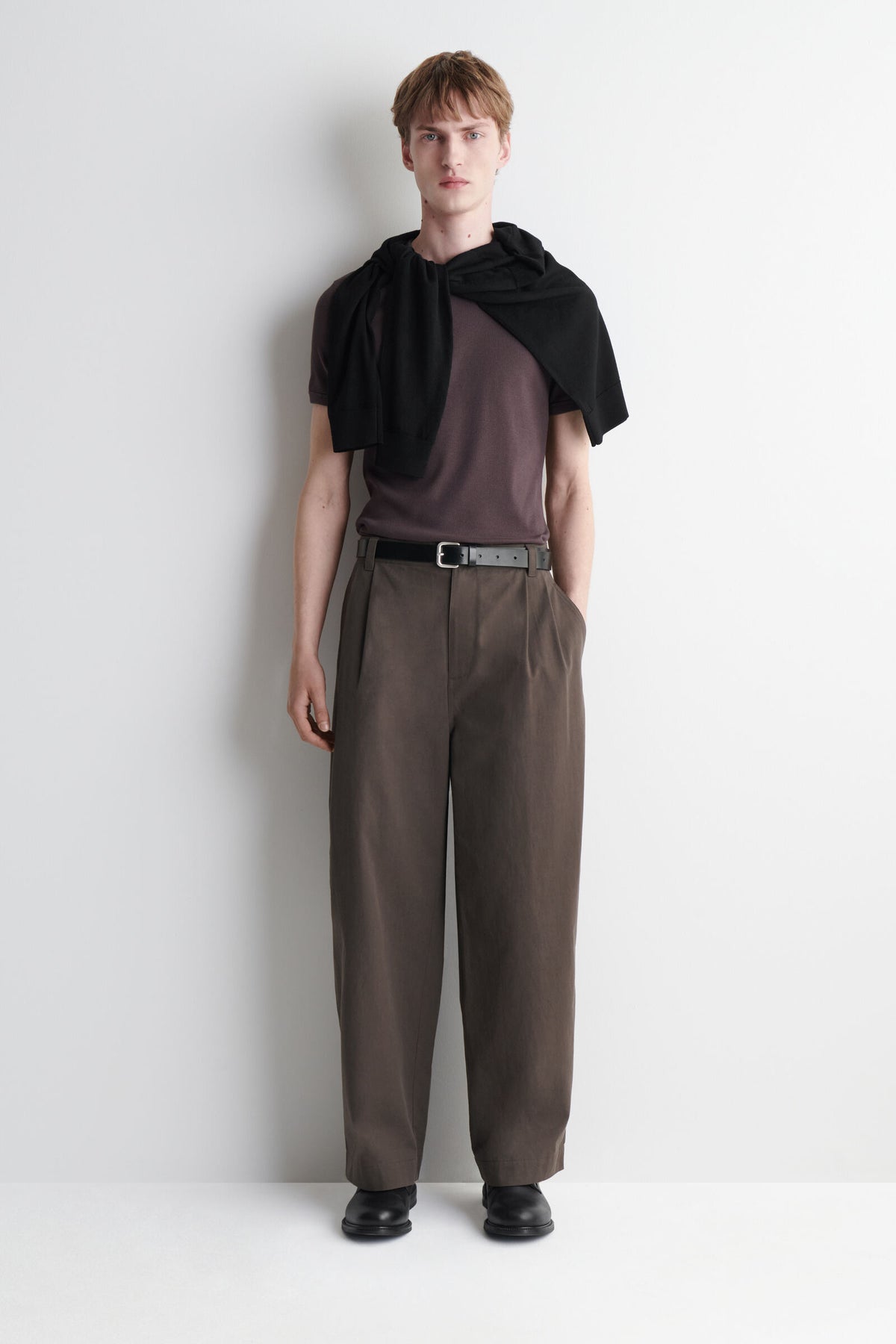 PANTALONES DE ALGODÓN DE CORTE RELAJADO Y PIERNA BARREL - MARRÓN
