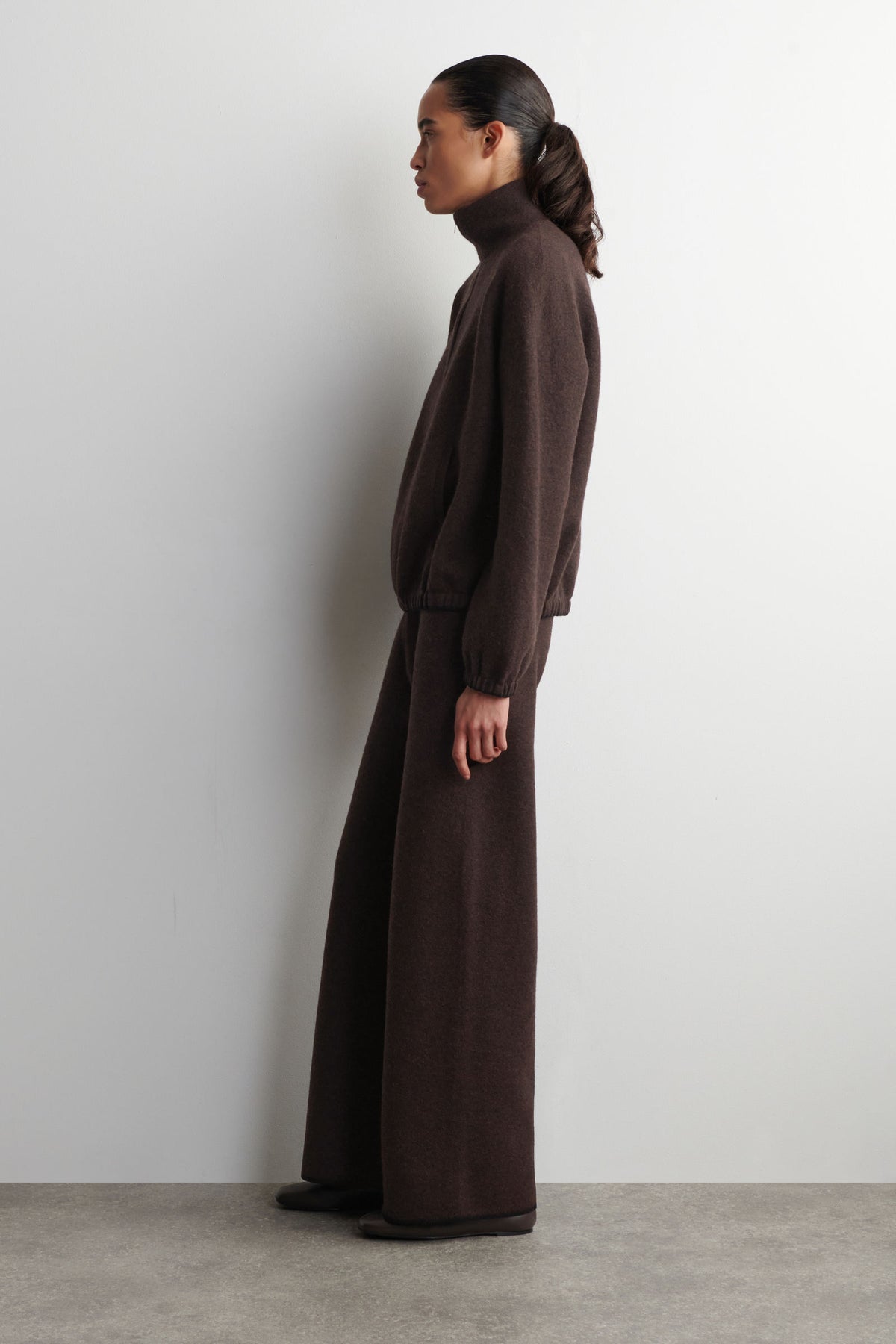 PANTALONES DE LANA MERINO HERVIDA DE PIERNA ANCHA - MARRÓN JASPEADO - StillMedia/Lookbook