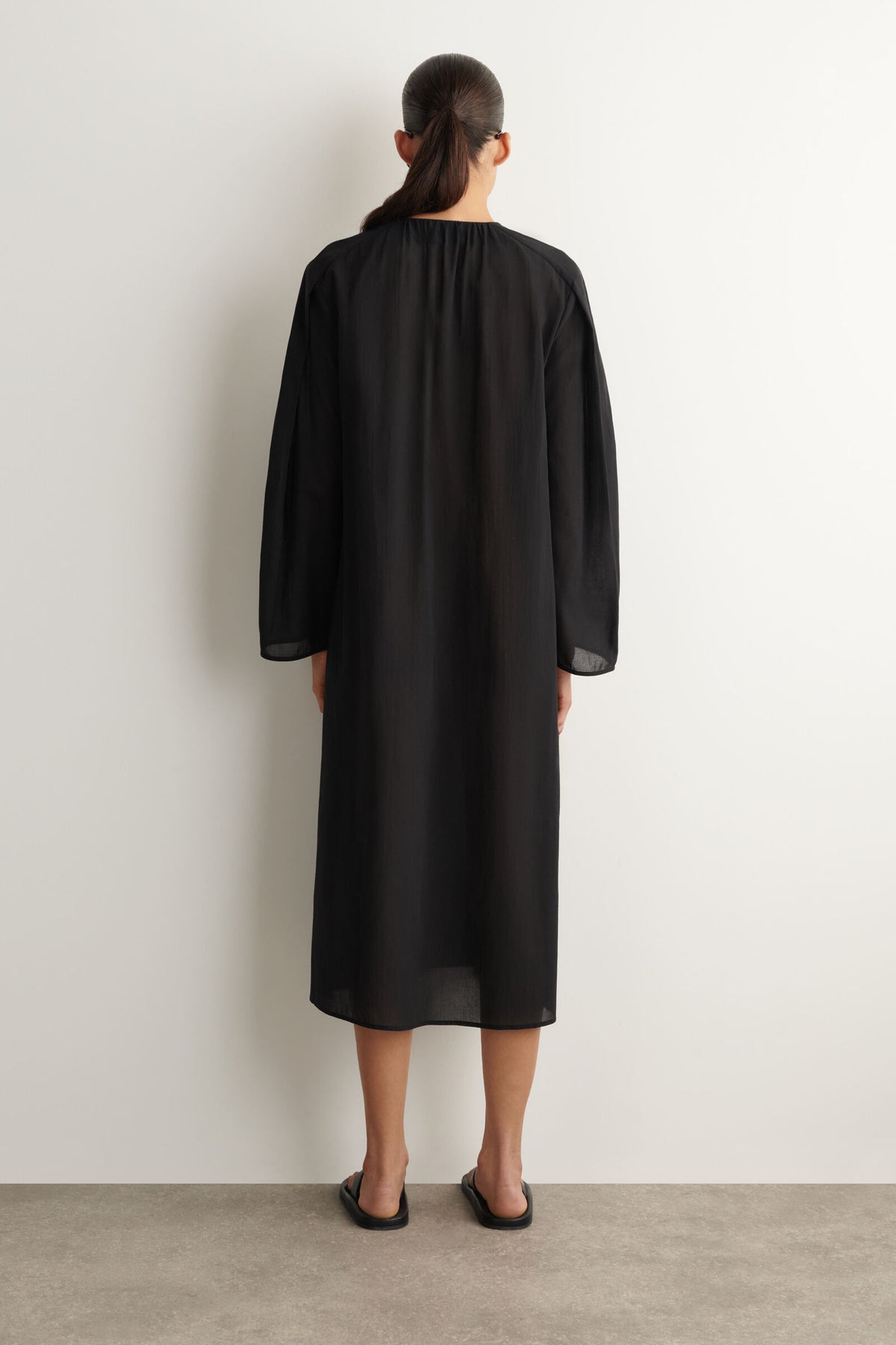 VESTIDO MIDI DE ALGODÓN LIGERO FRUNCIDO - NEGRO