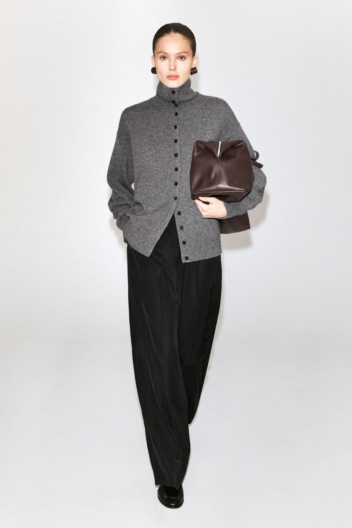CÁRDIGAN DE CASHMERE ESCULPIDO CON CUELLO DE TUBO - GRIS MÉLANGE