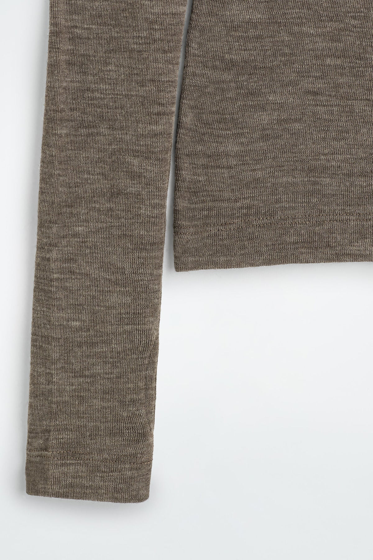 TOP DE CUELLO ALTO DE LANA MERINO - BEIGE OSCURO | DescriptiveDetail