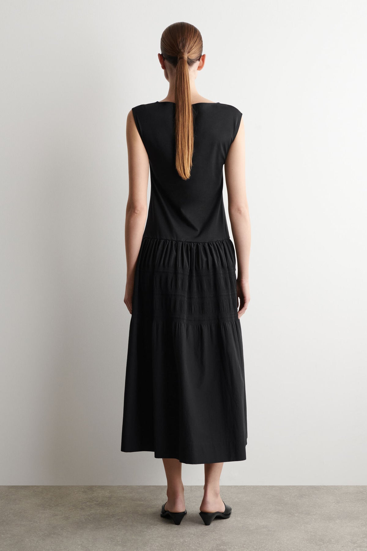 VESTIDO MIDI CON VOLUMEN Y CAPAS - NEGRO - StillMedia/Lookbook