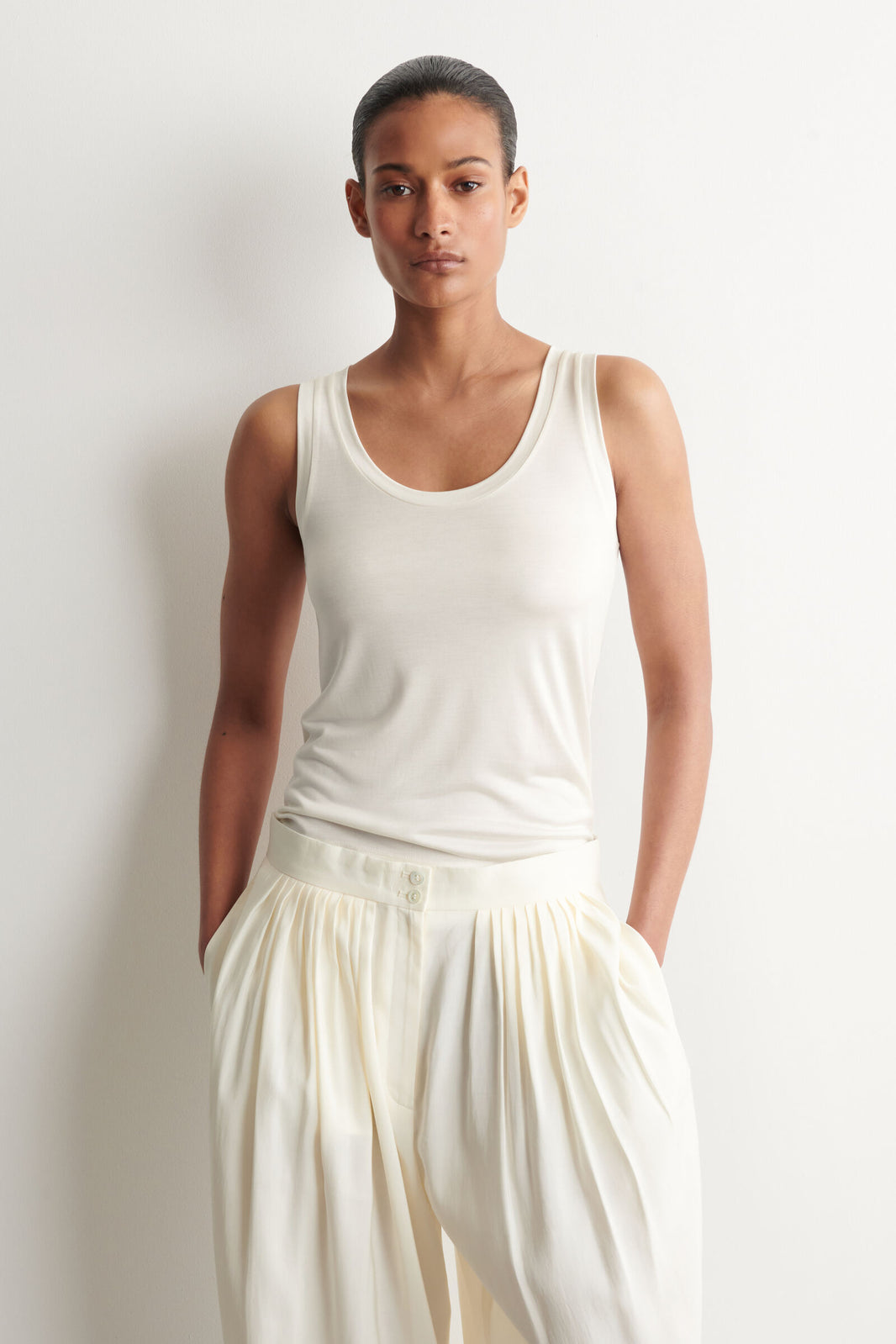 TANK TOP DE SEDA CON ESCOTE REDONDO - BLANCO
