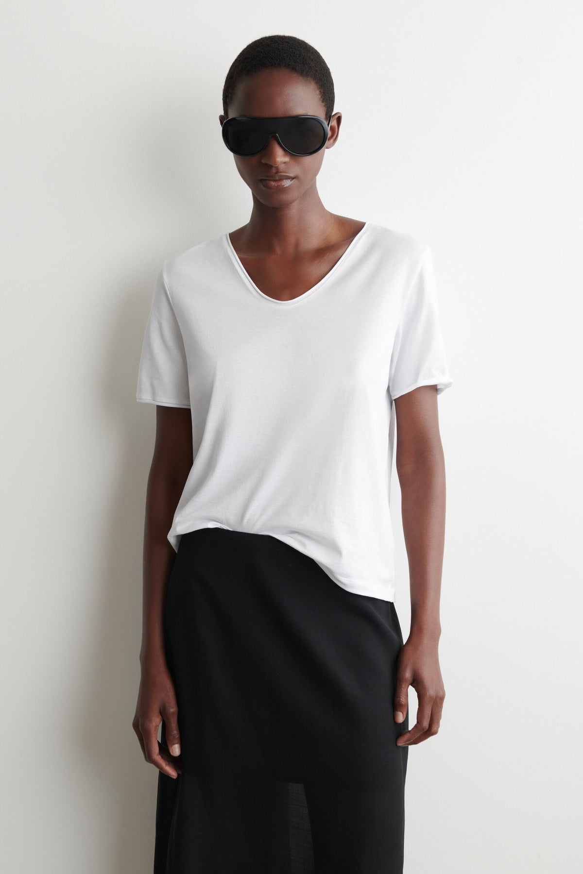 CAMISETA DE ALGODÓN LIGERO CON CUELLO U - BLANCO