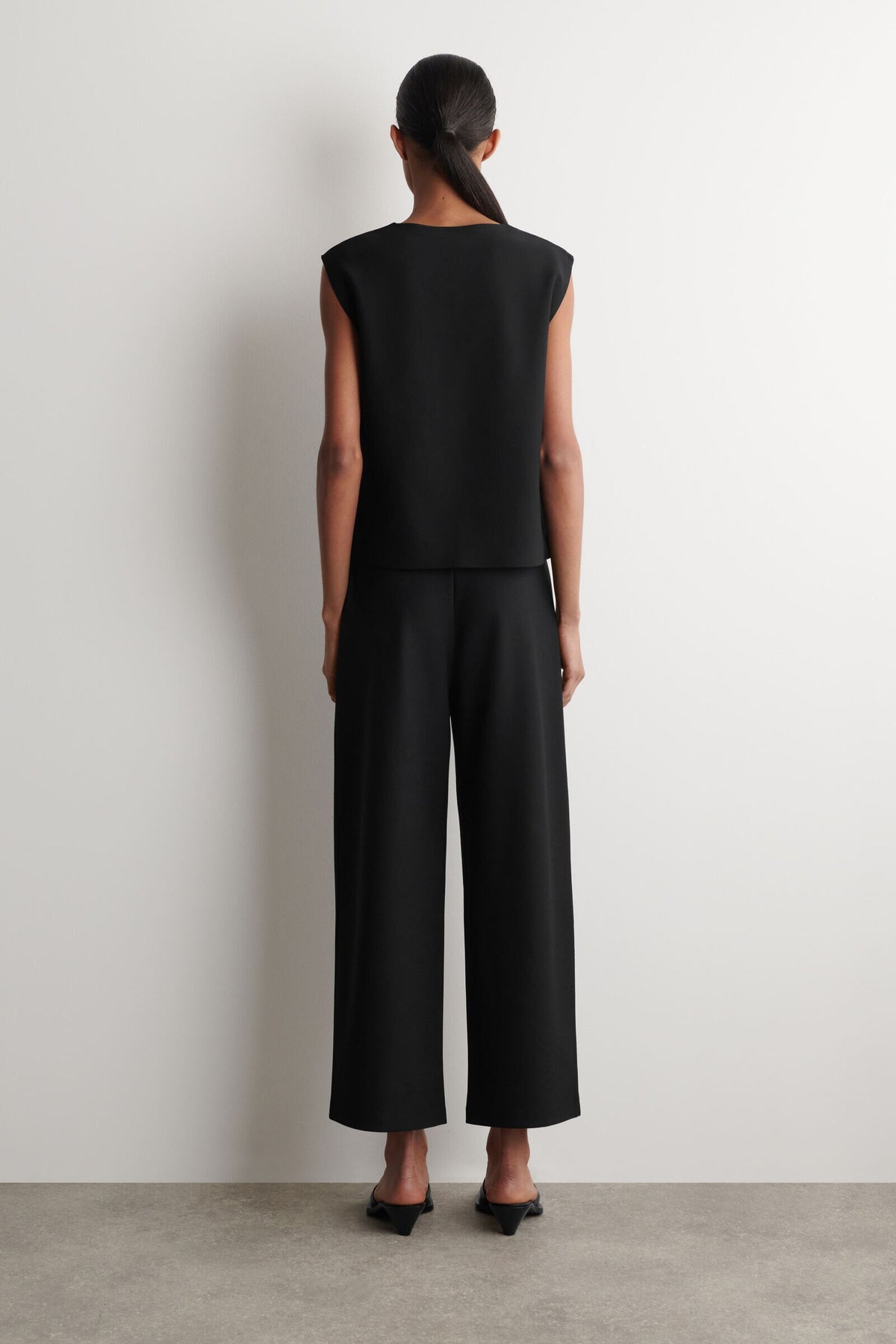 PANTALONES DE PIERNA RECTA CORTOS - NEGRO - StillMedia/Lookbook