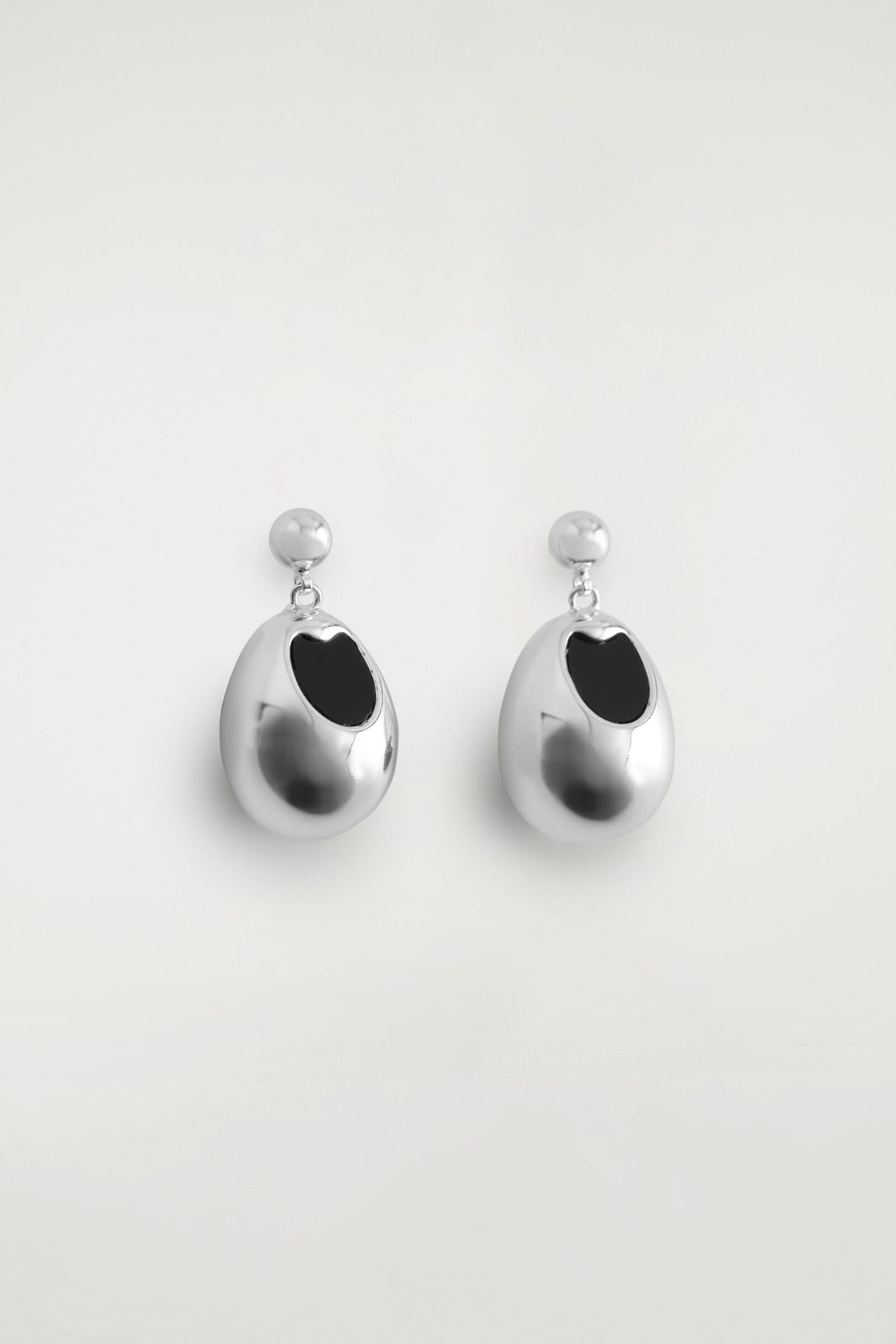 ARETES COLGANTES CON DETALLES DE PIEDRA - PLATA / NEGRO | DescriptiveDetail