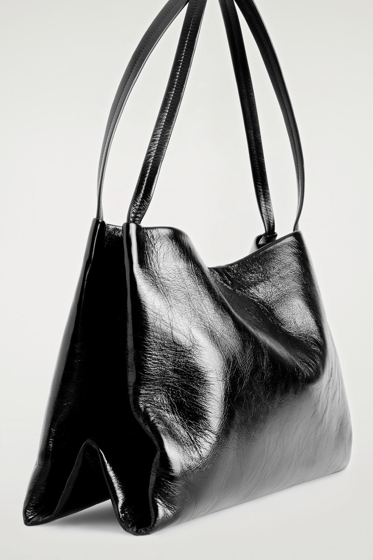 BOLSA DE PABELLÓN - PIEL - NEGRO | DescriptiveDetail