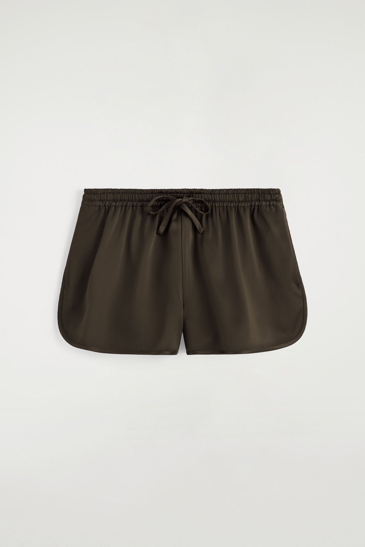 SHORTS DEPORTIVOS SATINADOS - MARRÓN | DescriptiveStillLife