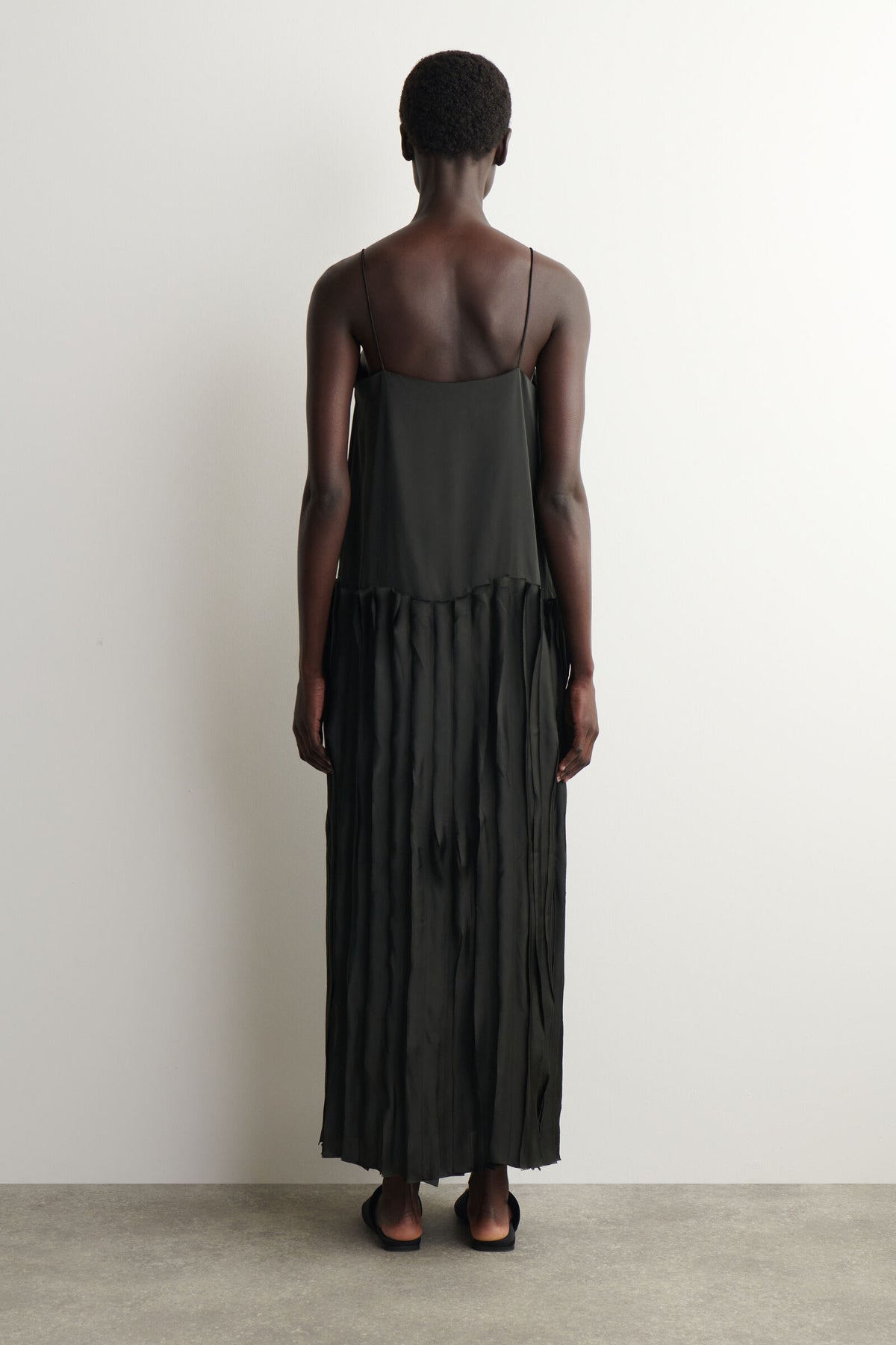 VESTIDO MIDI CON PANELES Y APLICACIONES - VERDE OSCURO