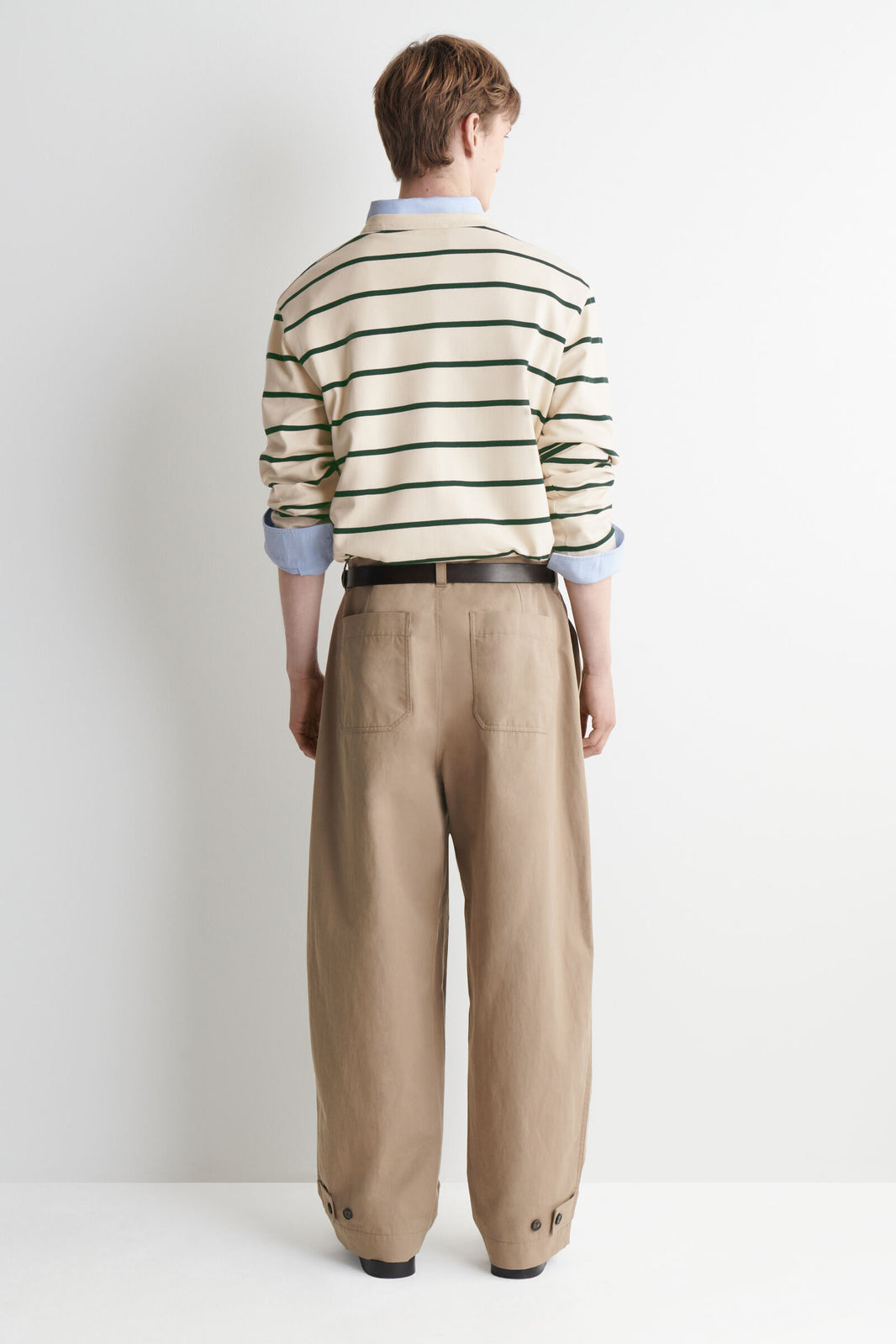 PANTALONES DE ALGODÓN DE CORTE RELAJADO Y PIERNA BARREL - BEIGE