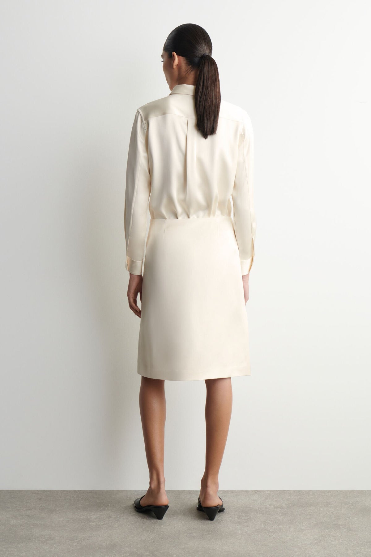 FALDA SATINADA ENVOLVENTE - BLANCO - StillMedia/Lookbook