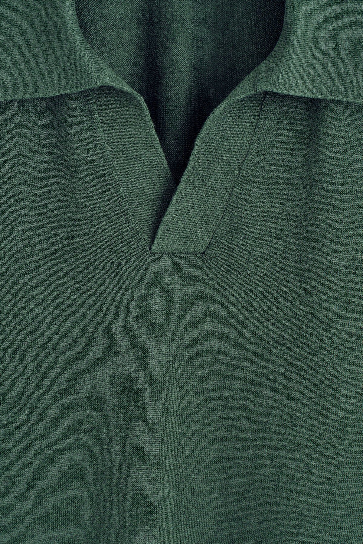 POLO DE LINO TEJIDO - VERDE OSCURO | DescriptiveDetail