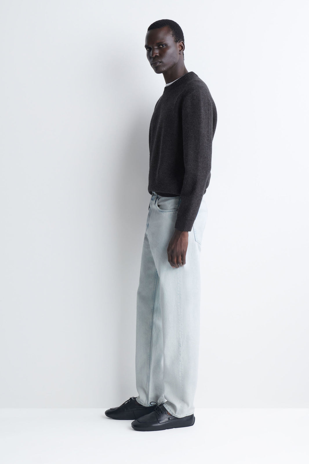 JEANS DE CORTE REGULAR Y PIERNA RECTA DE LA MARCA - AZUL CLARO