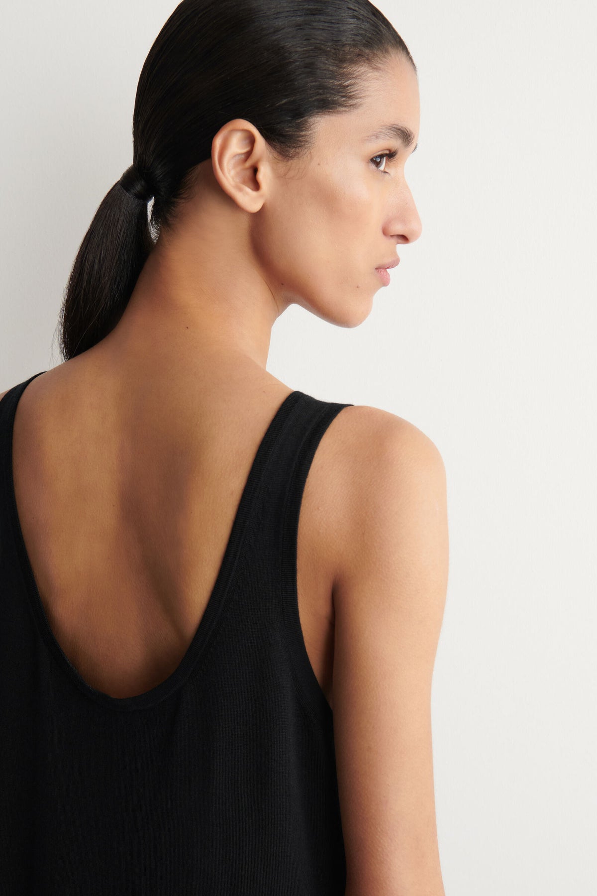 VESTIDO MAXI DE LANA MERINO REDONDEADO - NEGRO - StillMedia/Lookbook
