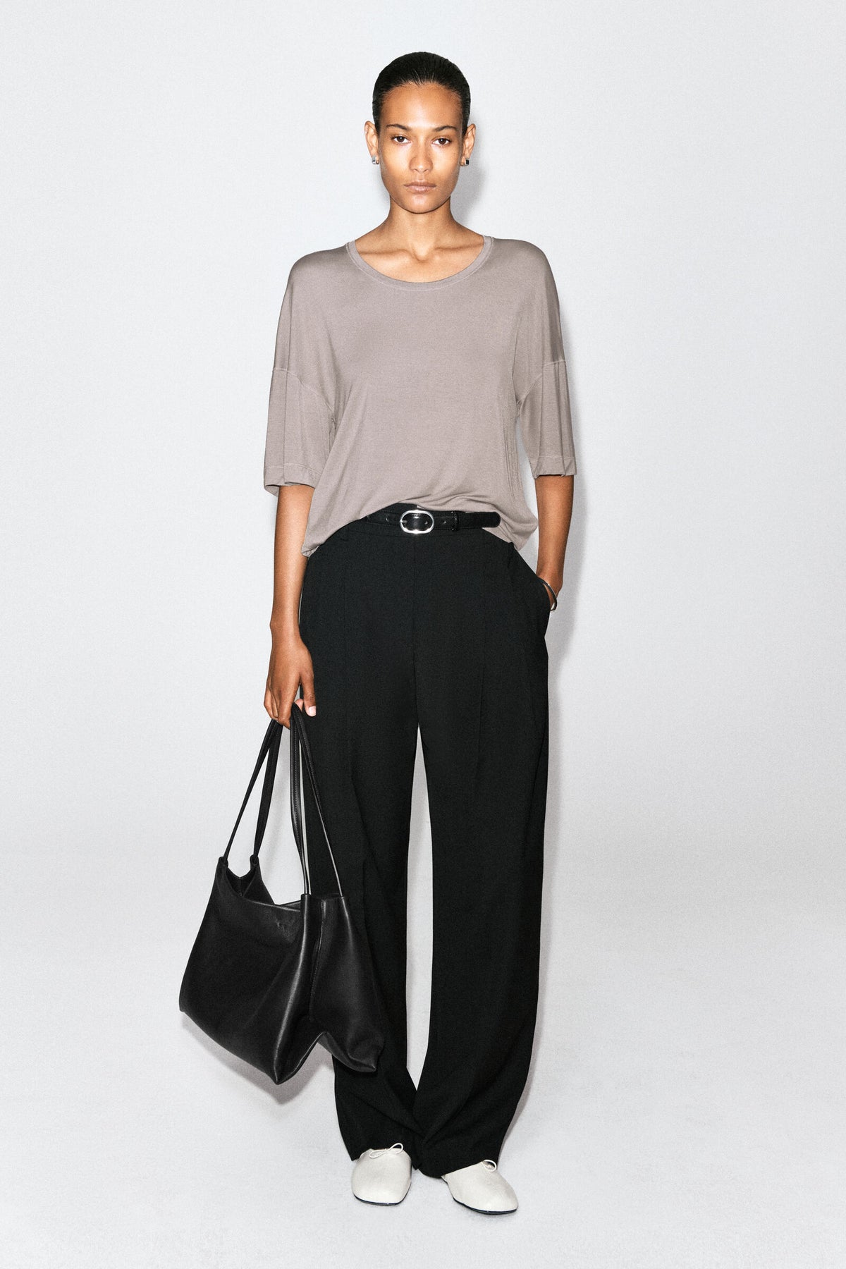 CAMISETA FLUIDA DE MODAL CON ESCOTE REDONDO - GRIS