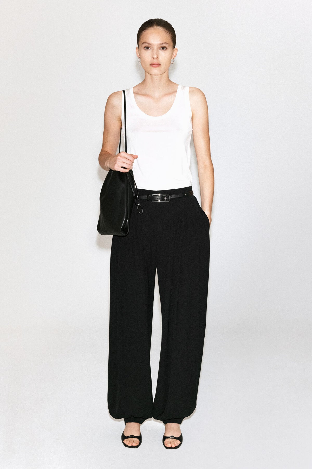 PANTALONES DE CREPÉ CON PLIEGUES - NEGRO