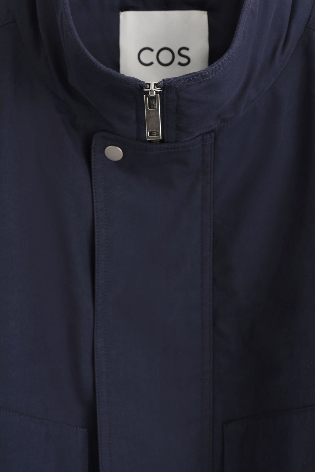 CHAQUETA BOMBER ACOLCHADA DE CUELLO ALTO - AZUL MARINO | DescriptiveDetail