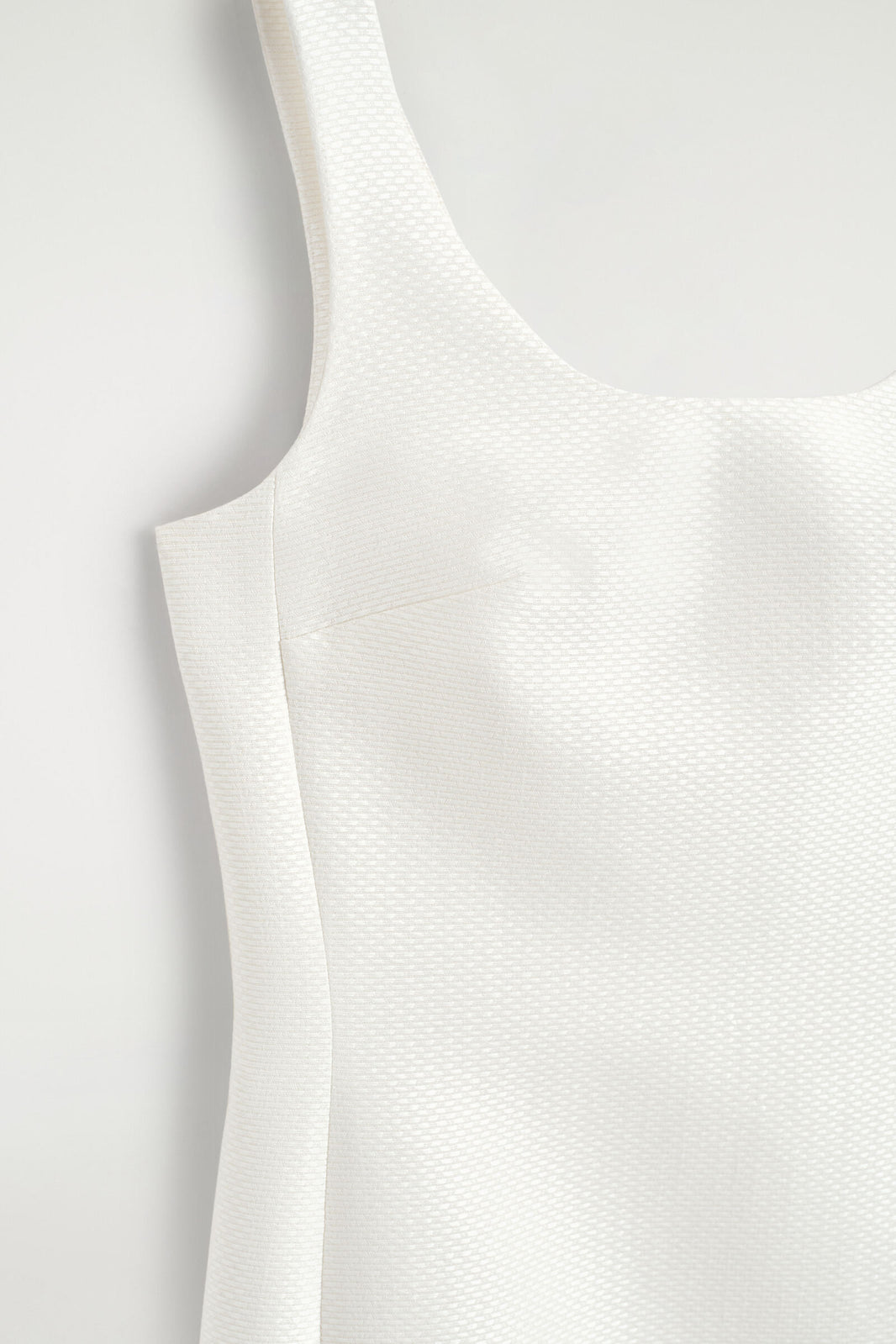 VESTIDO MINI ESCULTÓRICO TEXTURIZADO - BLANCO | DescriptiveDetail