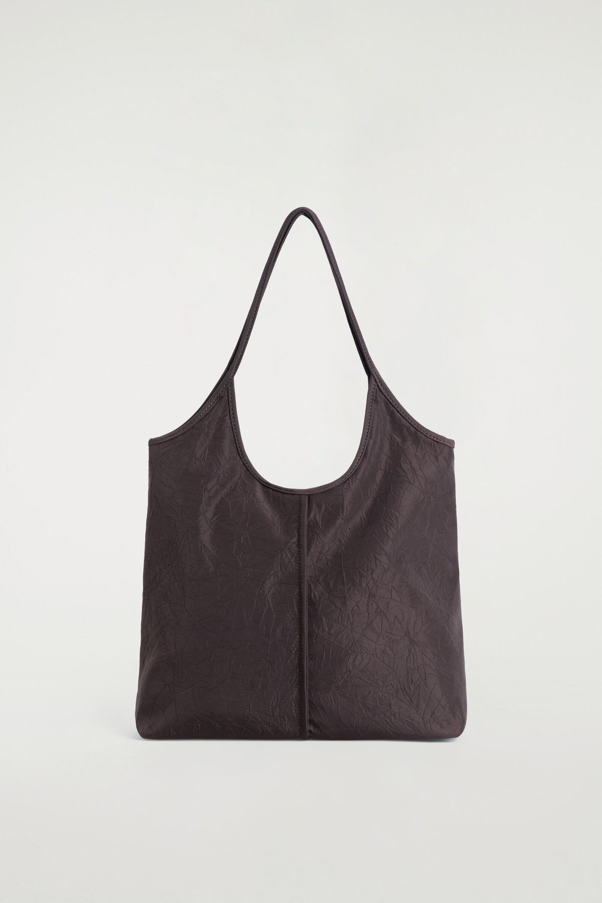 BOLSA DE TOTE ESCULTÓRICA - CAPARAZÓN ARRUGADO - MARRÓN | DescriptiveStillLife