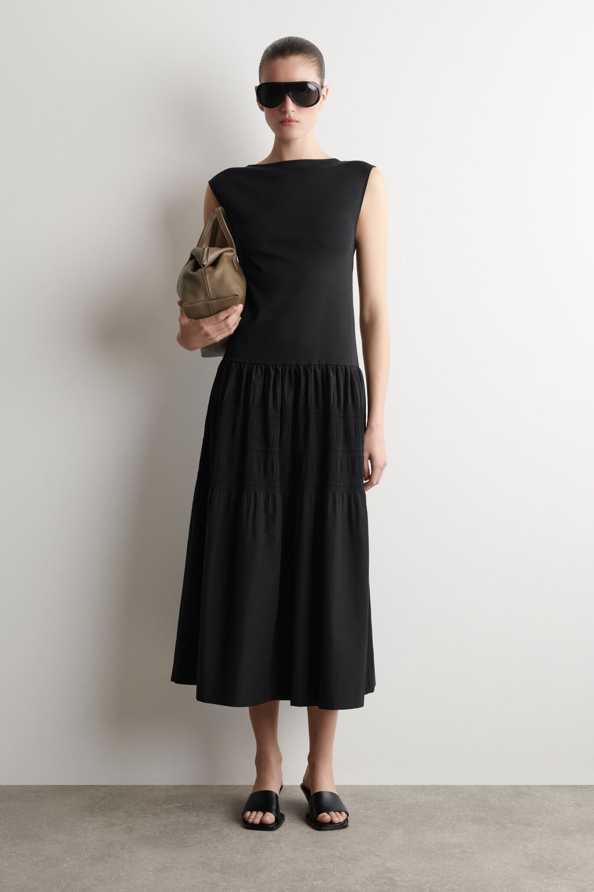 VESTIDO MIDI CON VOLUMEN Y CAPAS - NEGRO - StillMedia/Lookbook
