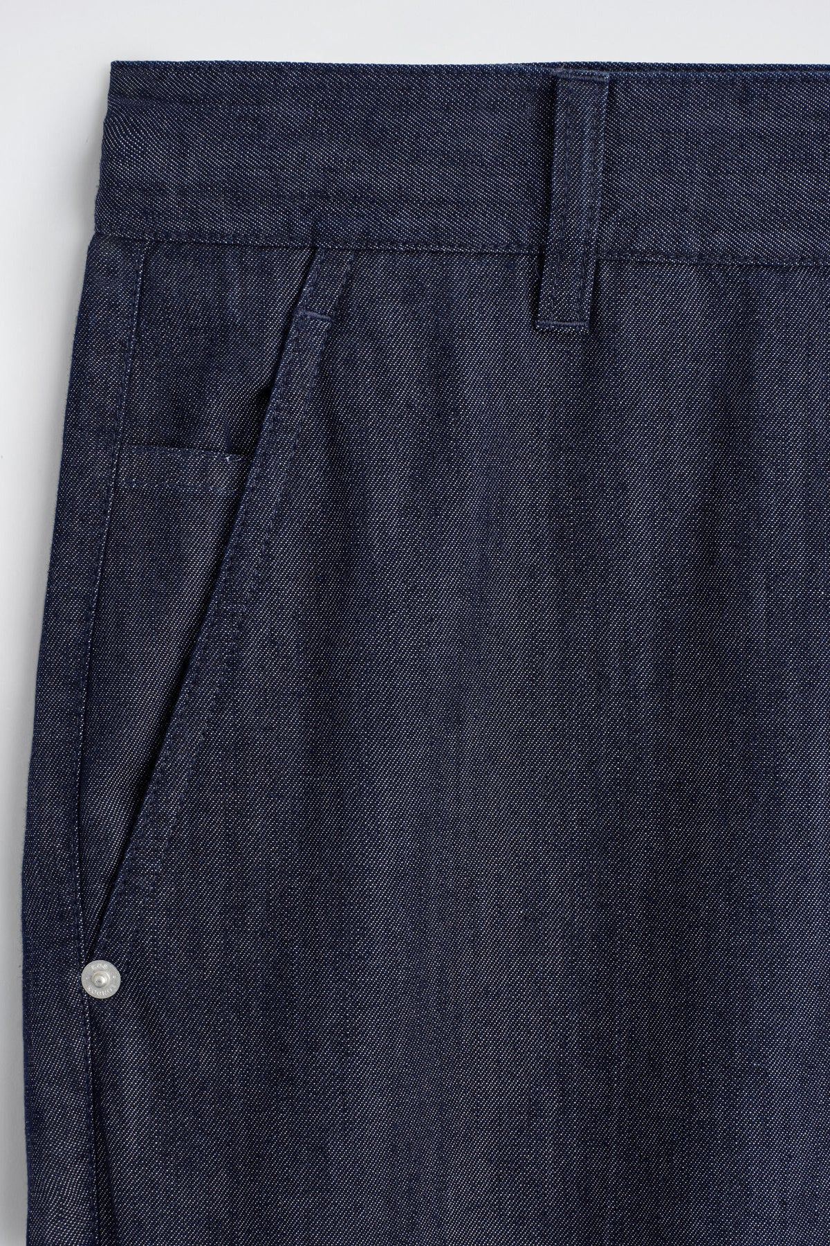 PANTALONES DE MEZCLILLA CRUDA DE CORTE REGULAR Y PIERNA RECTA - ÍNDIGO | DescriptiveDetail