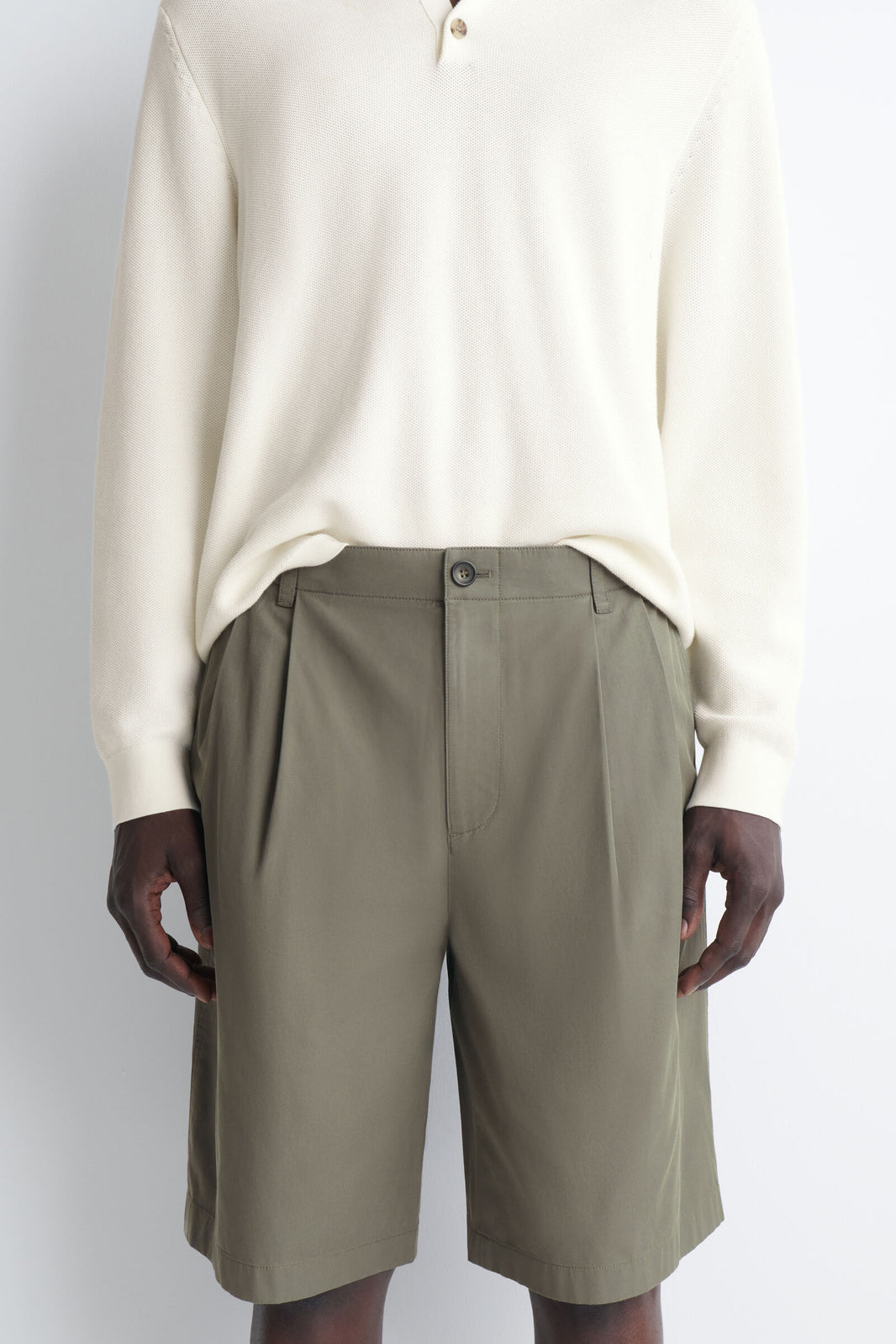SHORTS DE ALGODÓN CON PLIEGUES - KAKI
