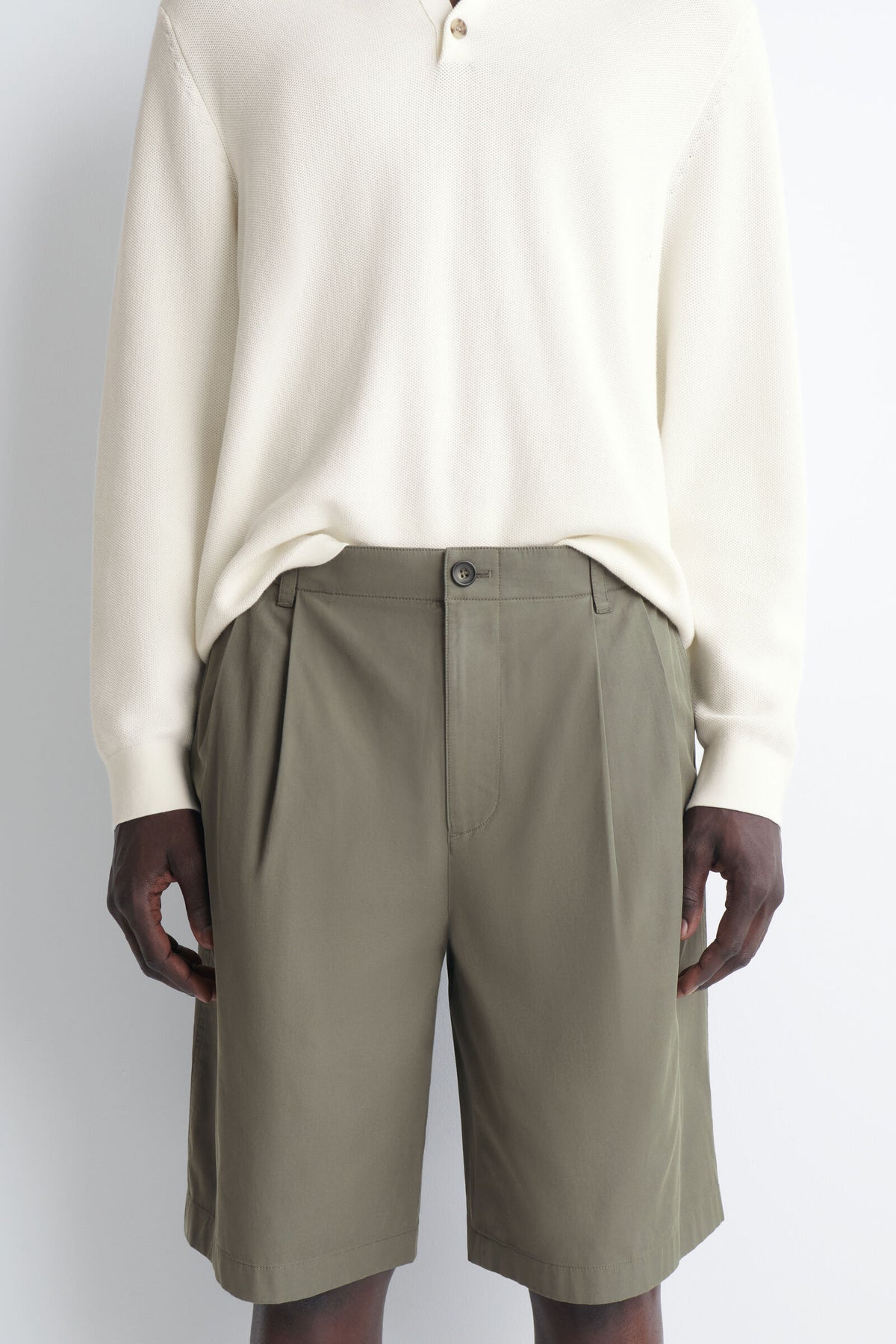 SHORTS DE ALGODÓN CON PLIEGUES - KAKI