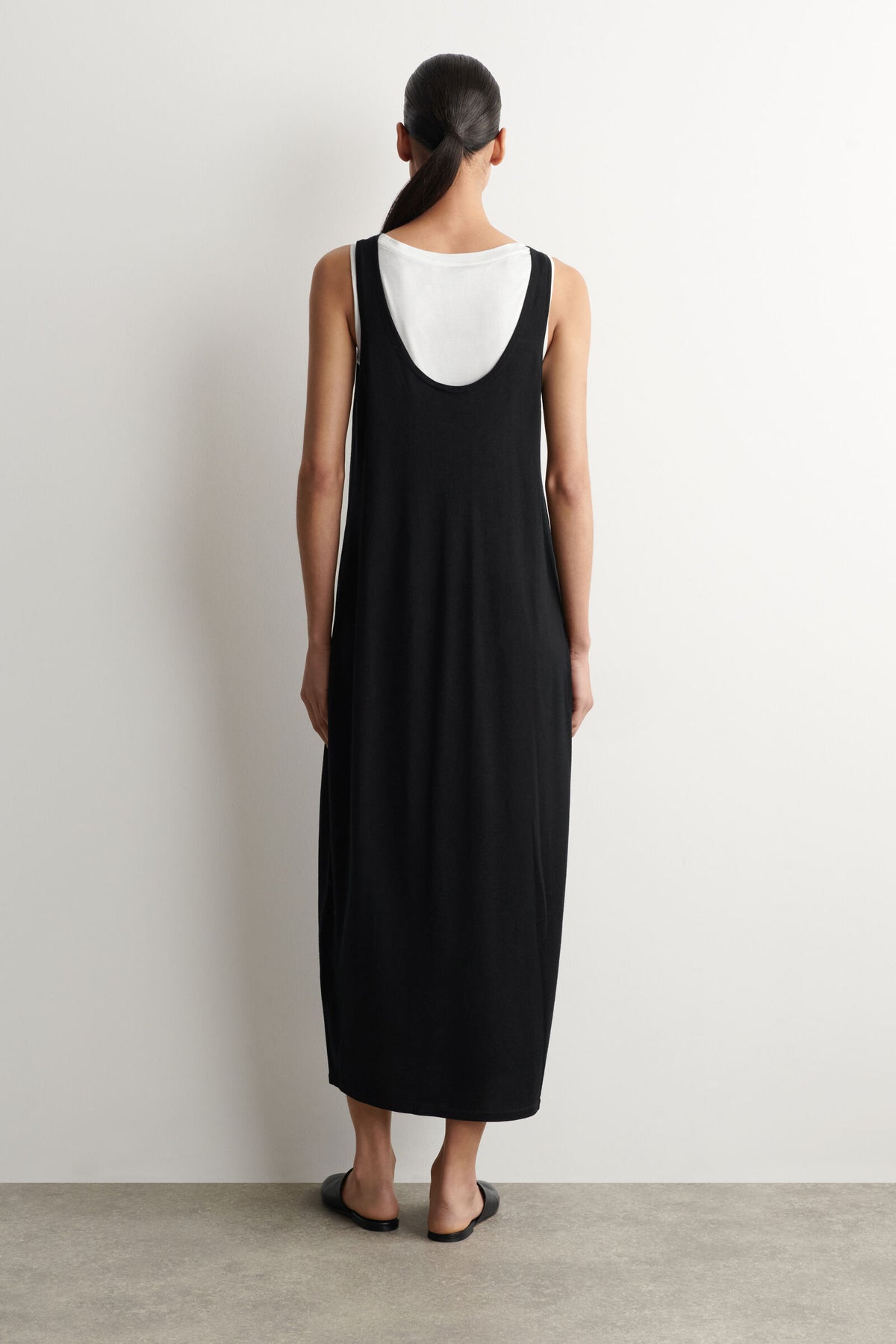 VESTIDO MAXI DE LANA MERINO REDONDEADO - NEGRO - StillMedia/Lookbook