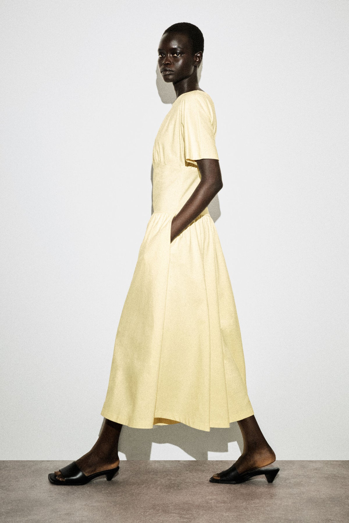 VESTIDO MIDI DE ALGODÓN CON CINTURA - AMARILLO MANTEQUILLA - StillMedia/Lookbook