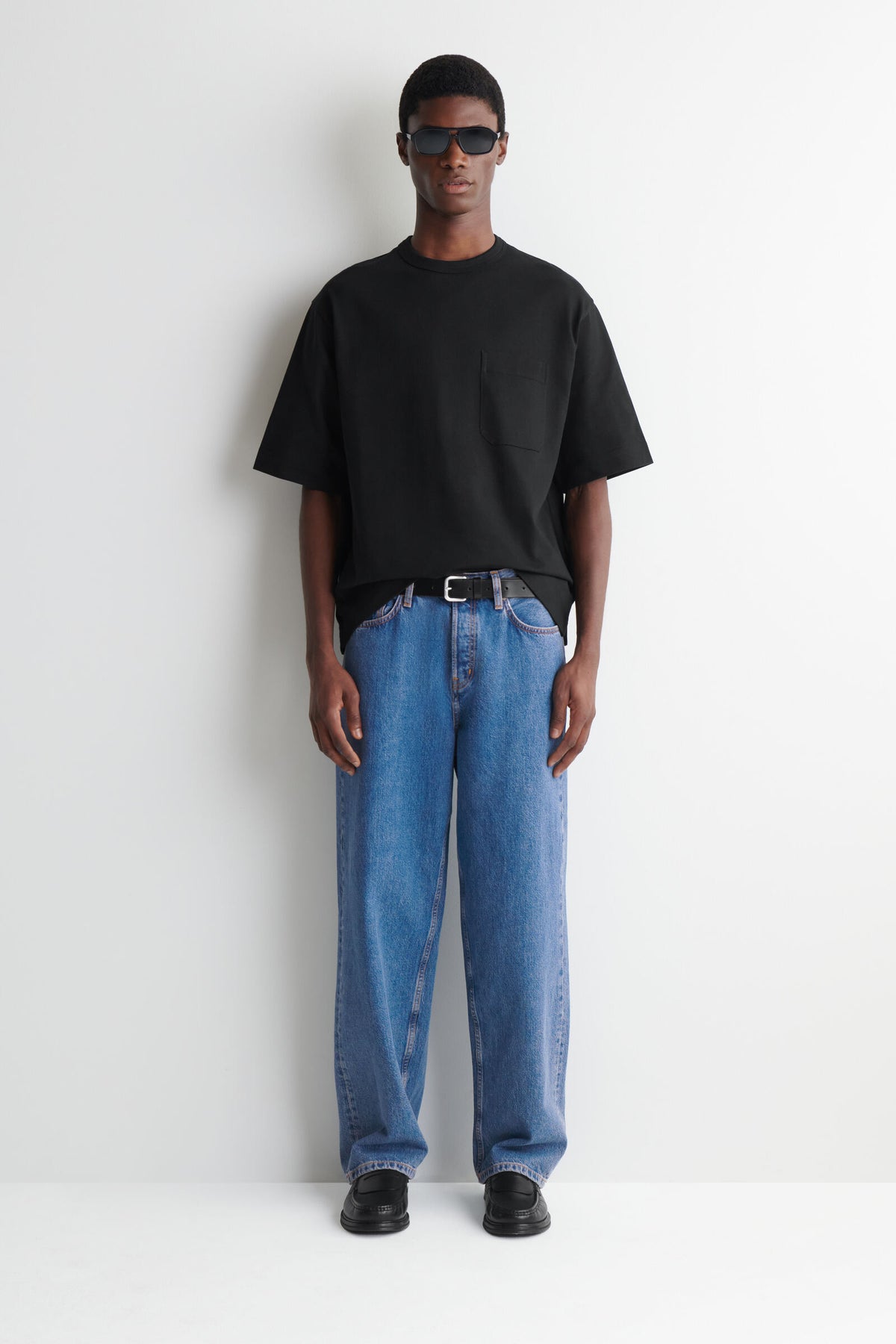 CAMISETA OVERSIZE CON BOLSILLOS - NEGRO