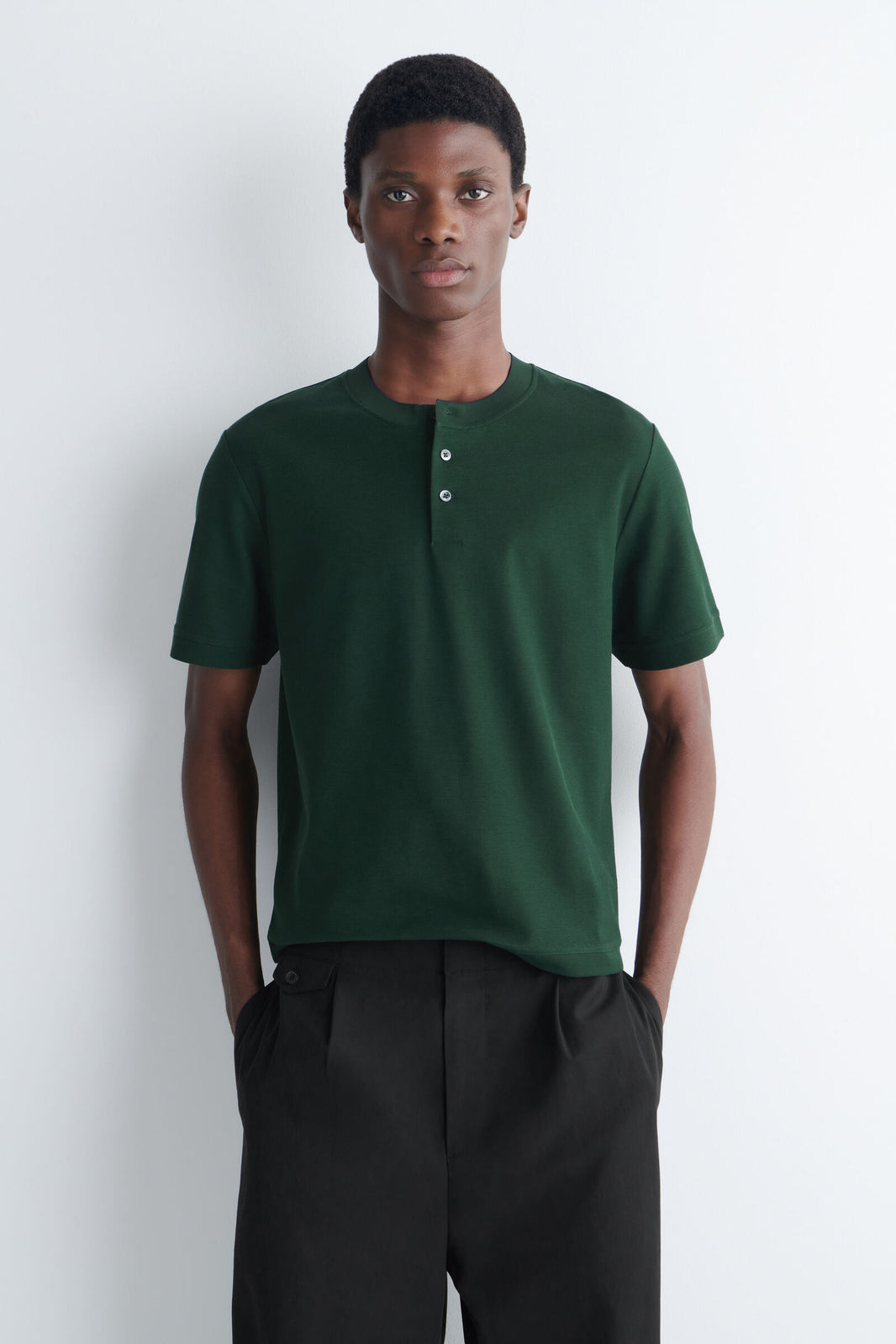 CAMISETA HENLEY DE ALGODÓN PIQUÉ CON CONTRASTE - VERDE BOSQUE