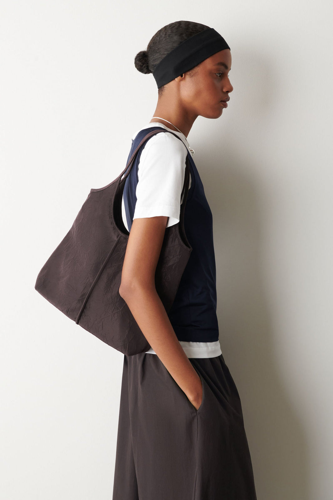 BOLSA DE TOTE ESCULTÓRICA - CAPARAZÓN ARRUGADO - MARRÓN