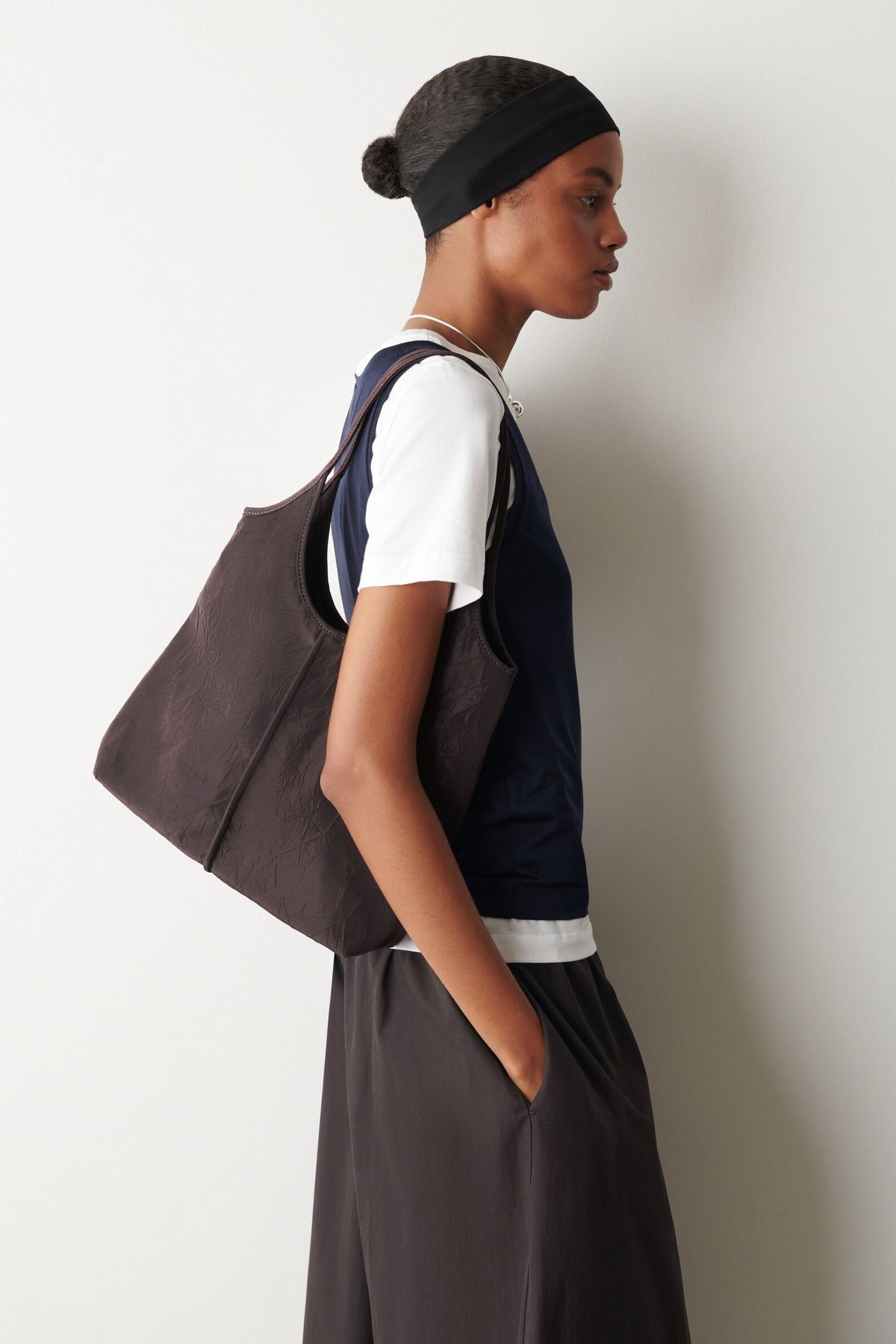 BOLSA DE TOTE ESCULTÓRICA - CAPARAZÓN ARRUGADO - MARRÓN