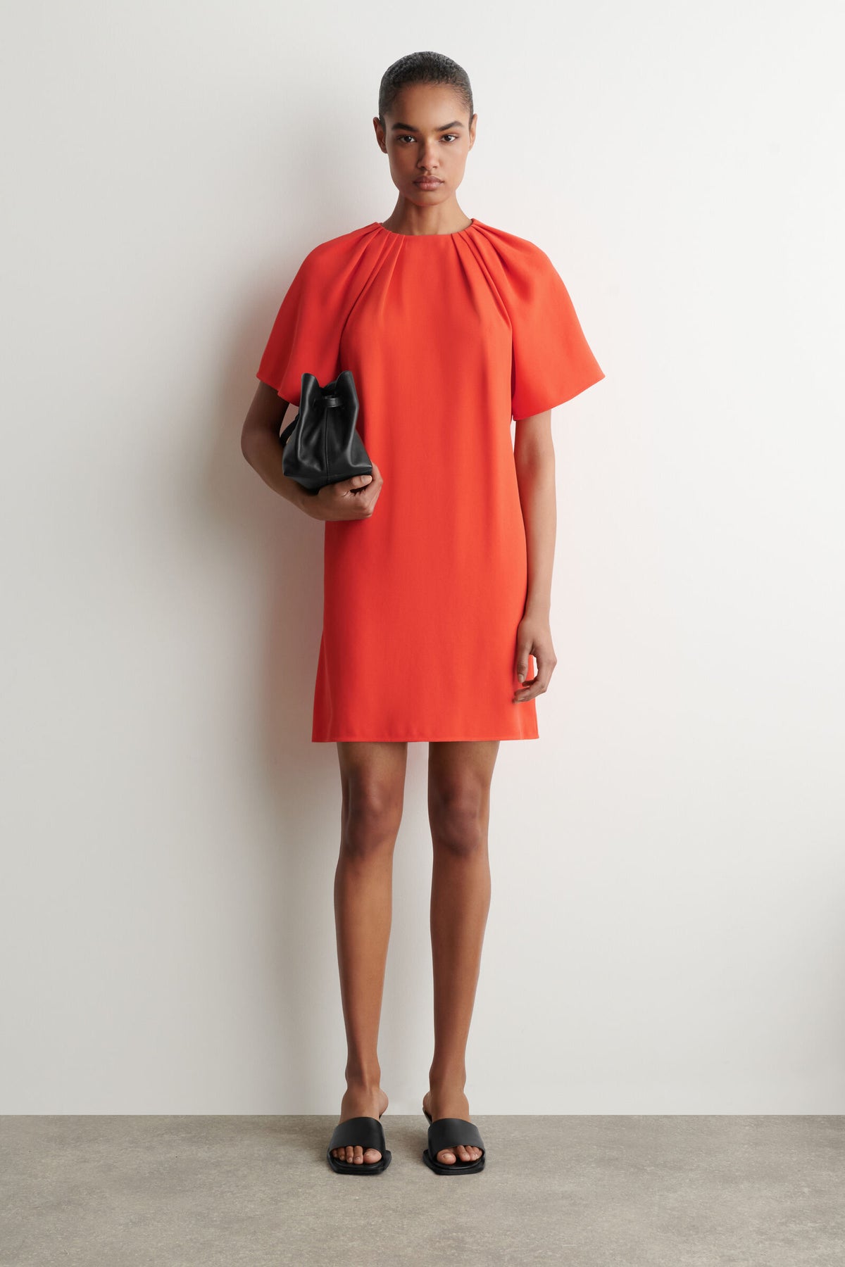 VESTIDO CORTO CON MANGAS ABULLONADAS - NARANJA