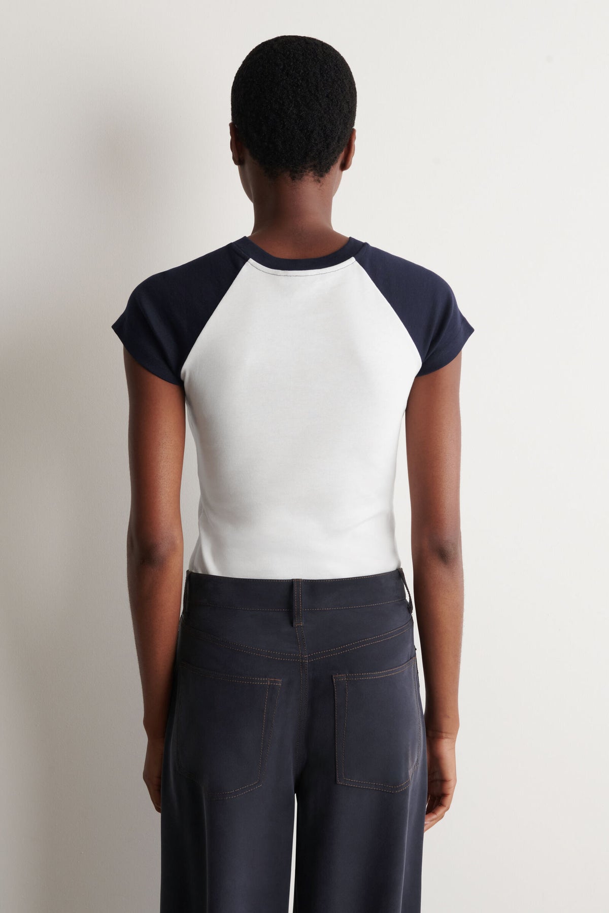 CAMISETA RAGLÁN DE ALGODÓN AJUSTADA - BLANCO / MARINO