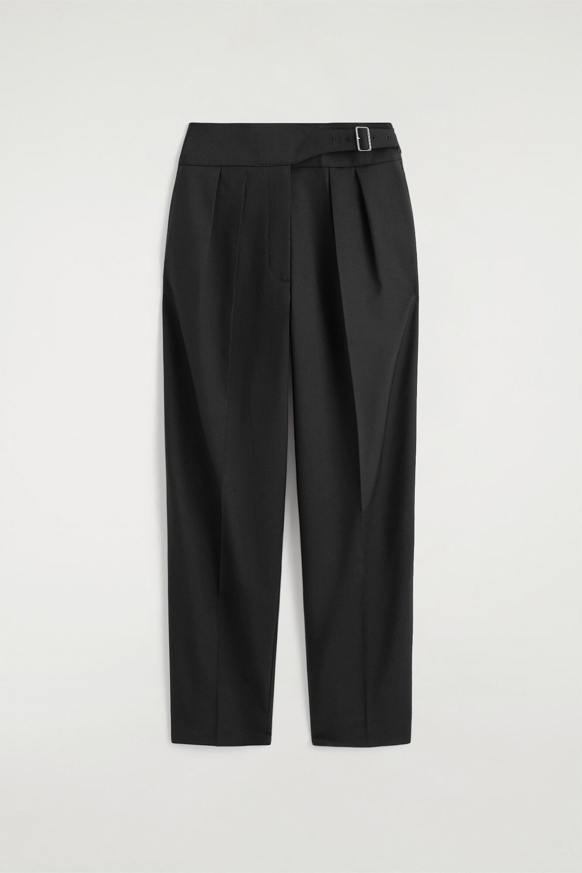 PANTALONES DE PIERNA BARREL CON FAJÍN - NEGRO | DescriptiveStillLife