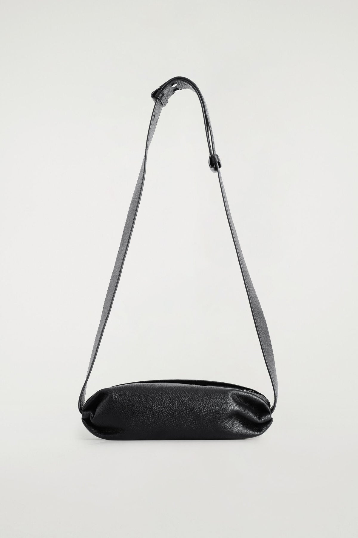 BOLSO CRUZADO DE MÓDULO - CUERO - NEGRO | DescriptiveStillLife