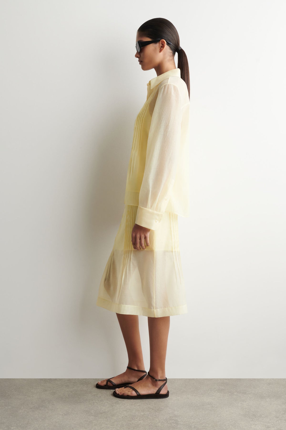 CAMISA TRANSPARENTE CON PLISADOS - AMARILLO