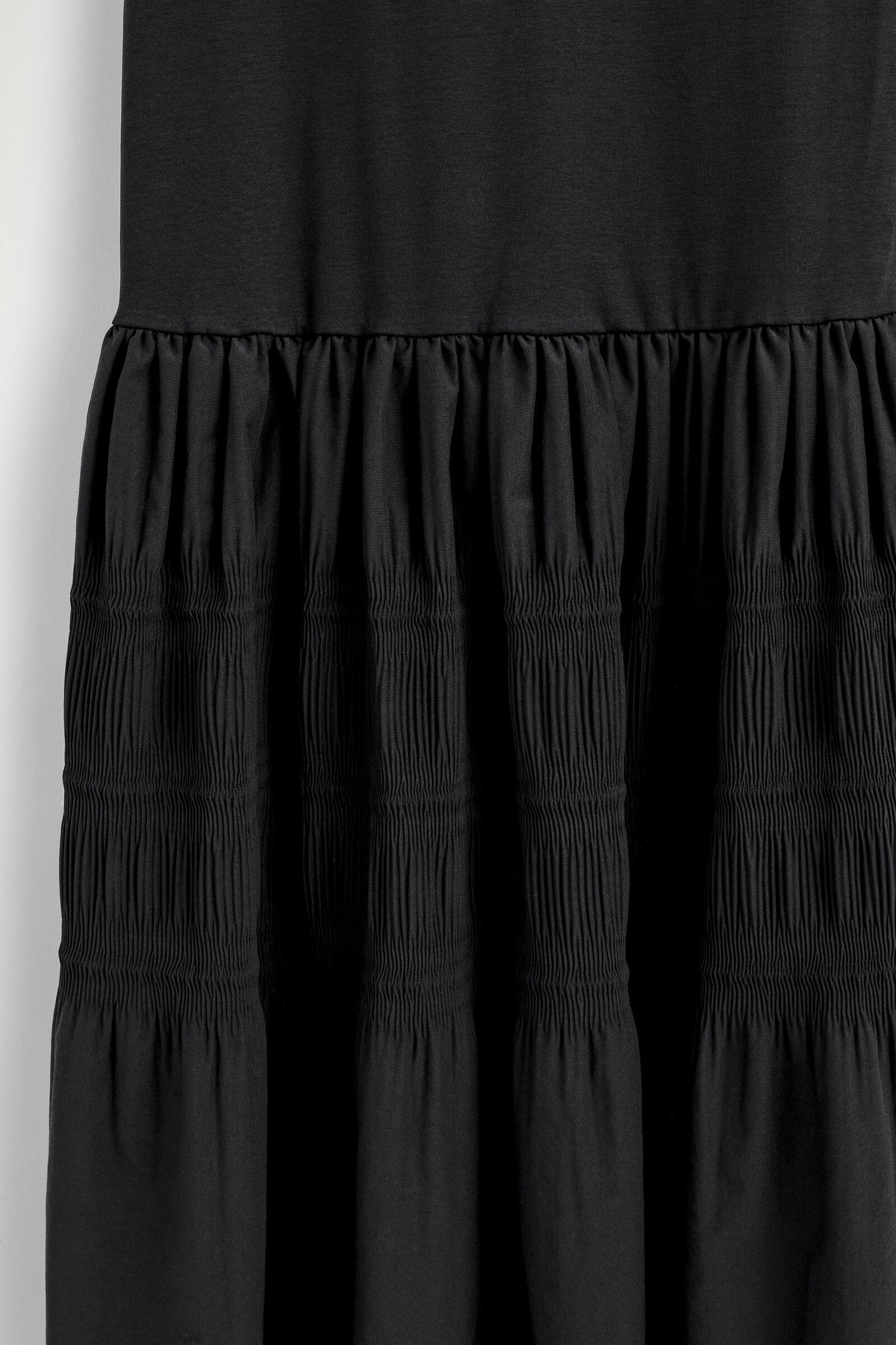VESTIDO MIDI CON VOLUMEN Y CAPAS - NEGRO - StillMedia/DescriptiveDetail