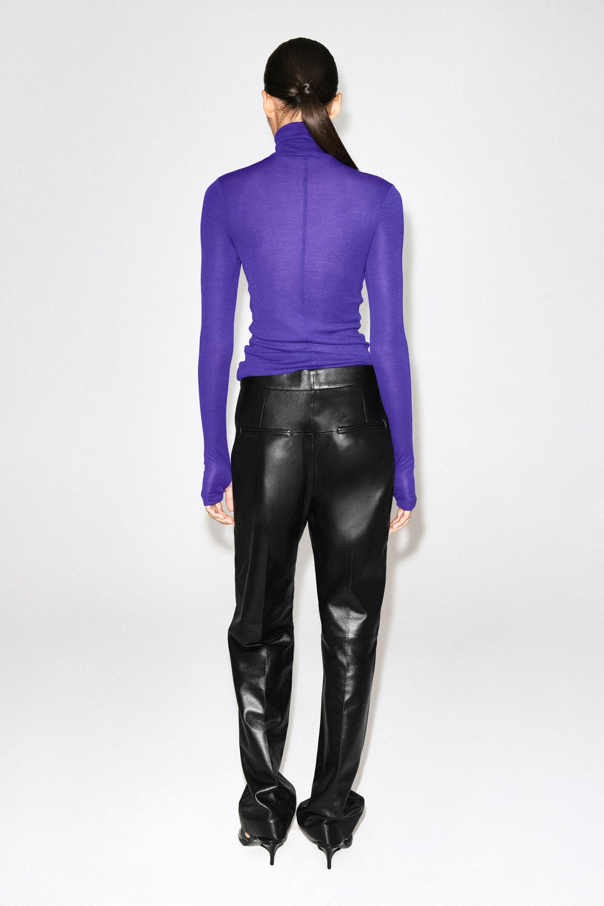 TOP DE CUELLO ALTO DE LANA MERINO - MORADO