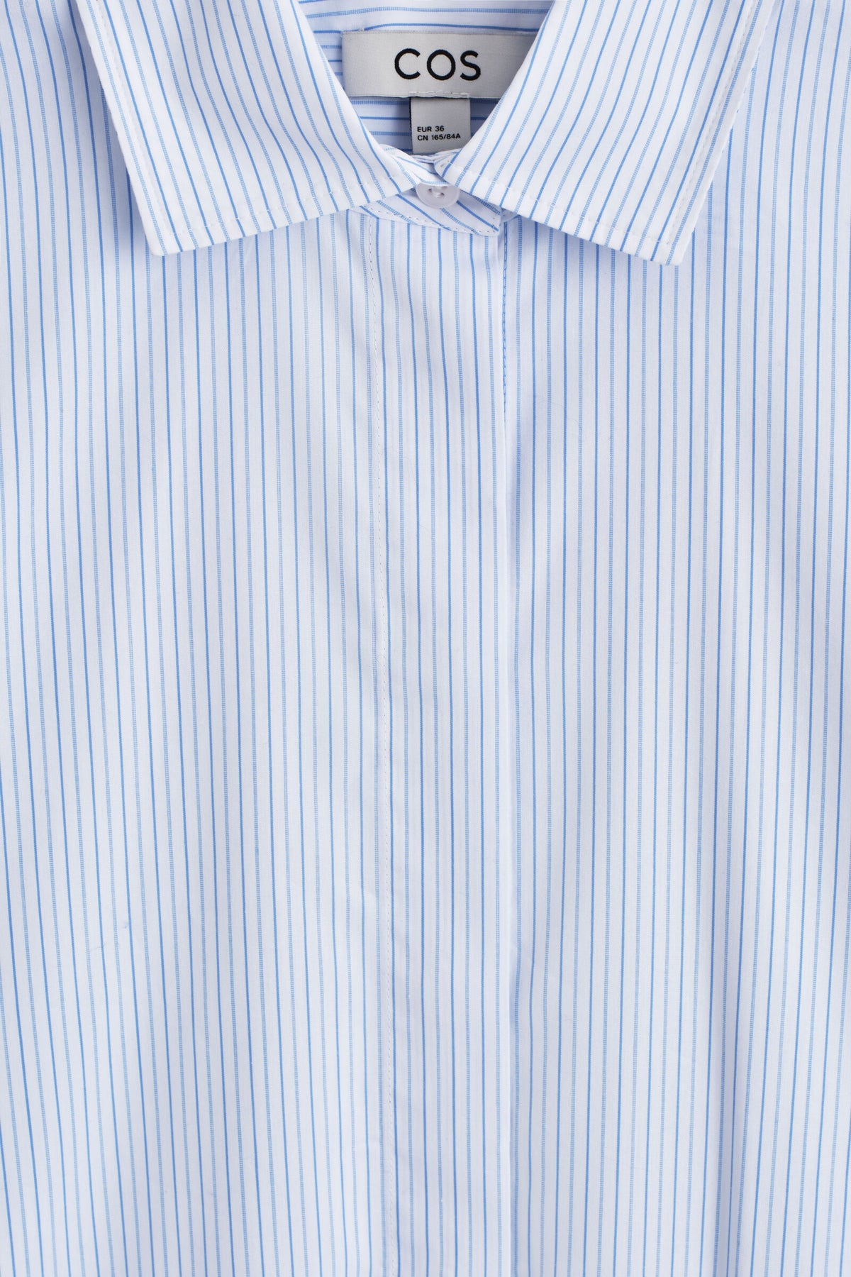 CAMISA DE MEZCLA DE ALGODÓN A RAYAS CON CUELLO RECORTADO - AZUL / BLANCO / RAYADO | DescriptiveDetail