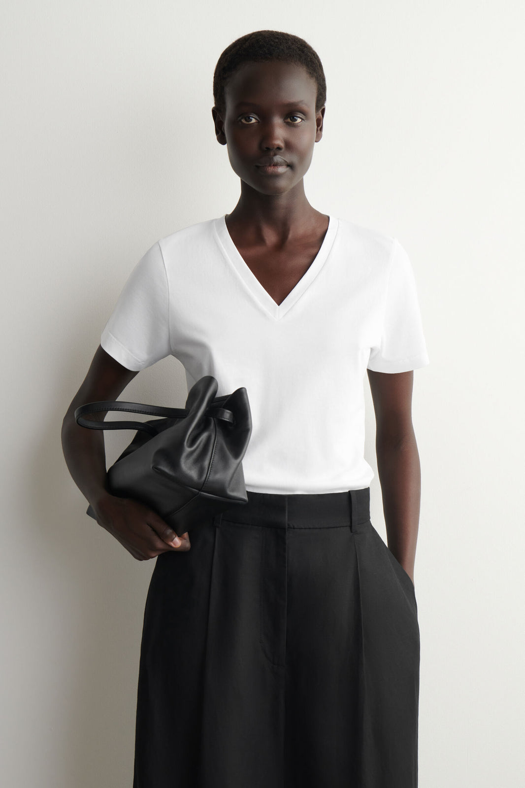 CAMISETA ALGODÓN CUELLO PICO - BLANCO