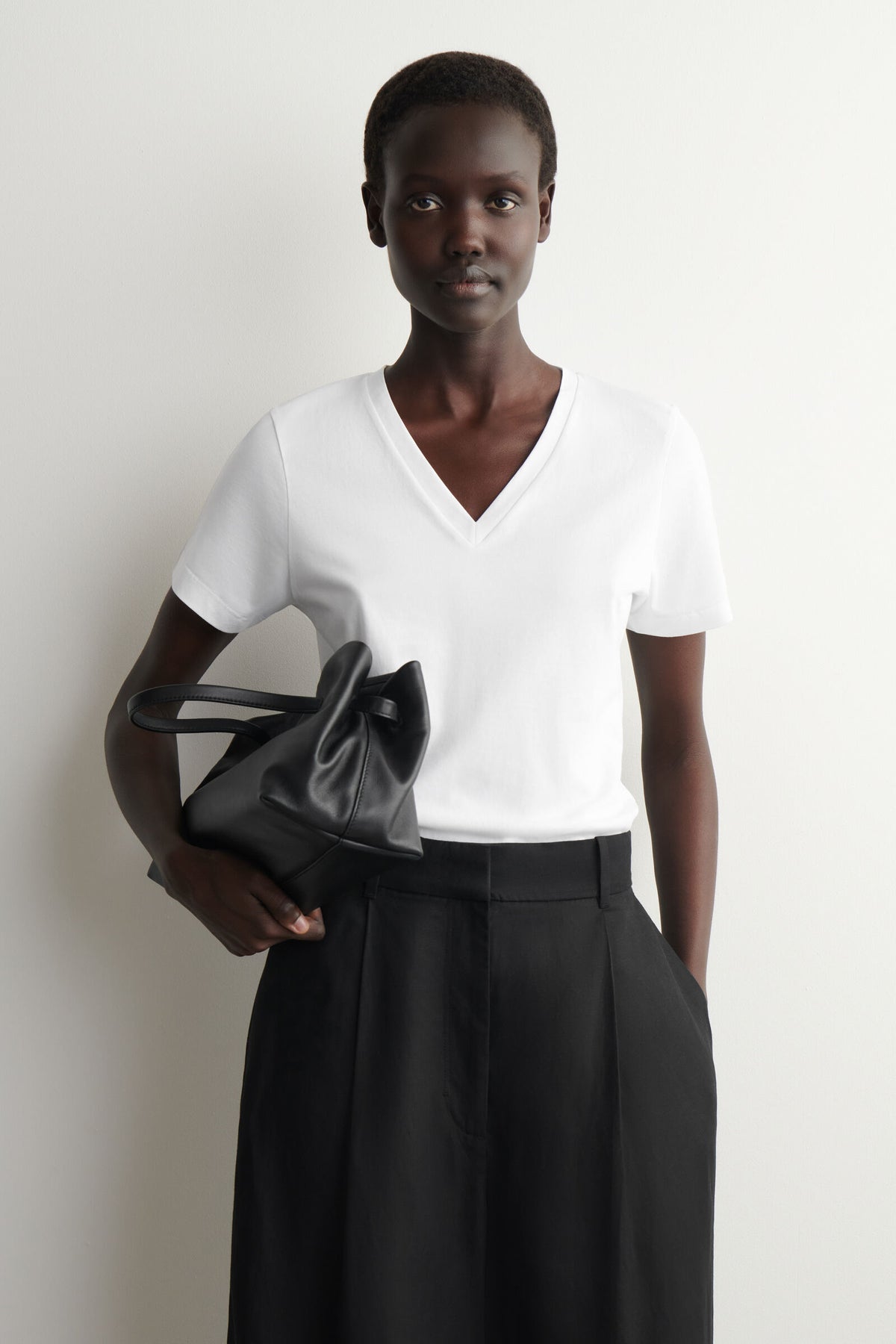 CAMISETA ALGODÓN CUELLO PICO - BLANCO