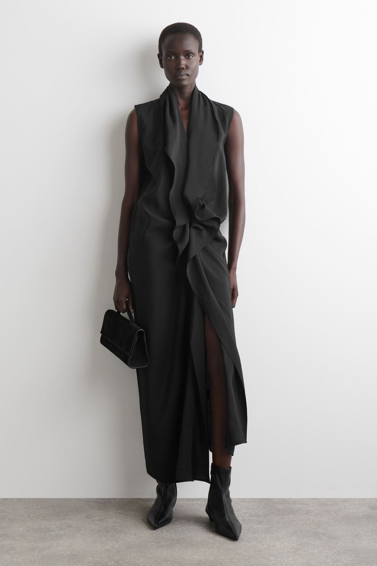 VESTIDO MIDI CON DRAPEADO Y VOLANTES - NEGRO - StillMedia/Lookbook