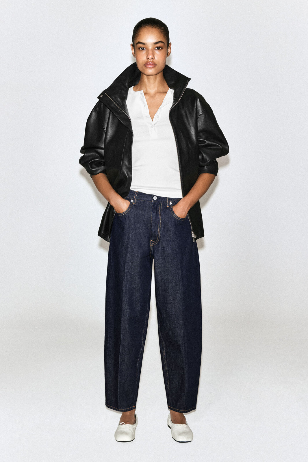 JEANS UMBRA DE PIERNA TAPERED - ÍNDIGO