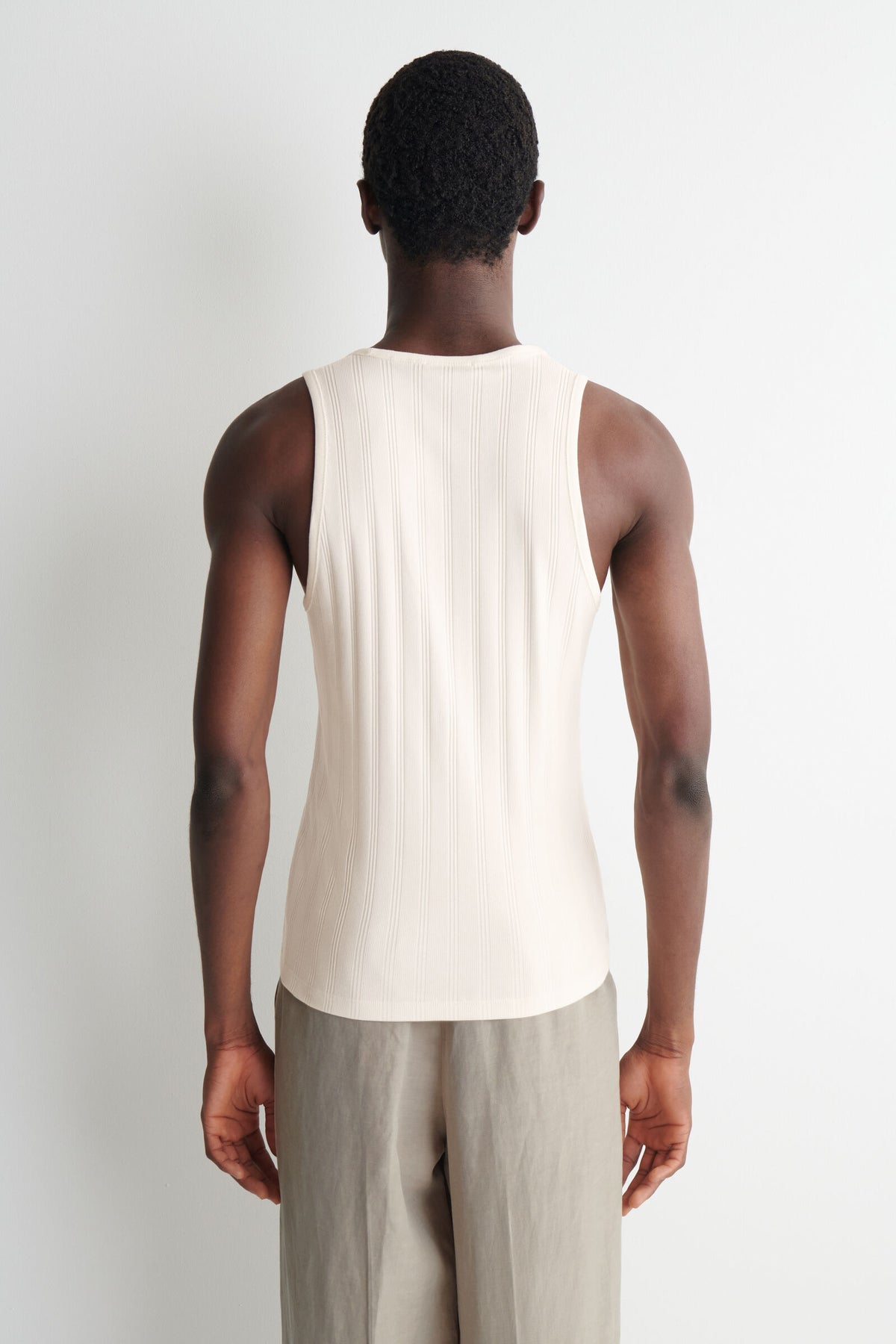 TOP DE ALGODÓN CON RIBETE RÍGIDO AJUSTADO - BEIGE CLARO