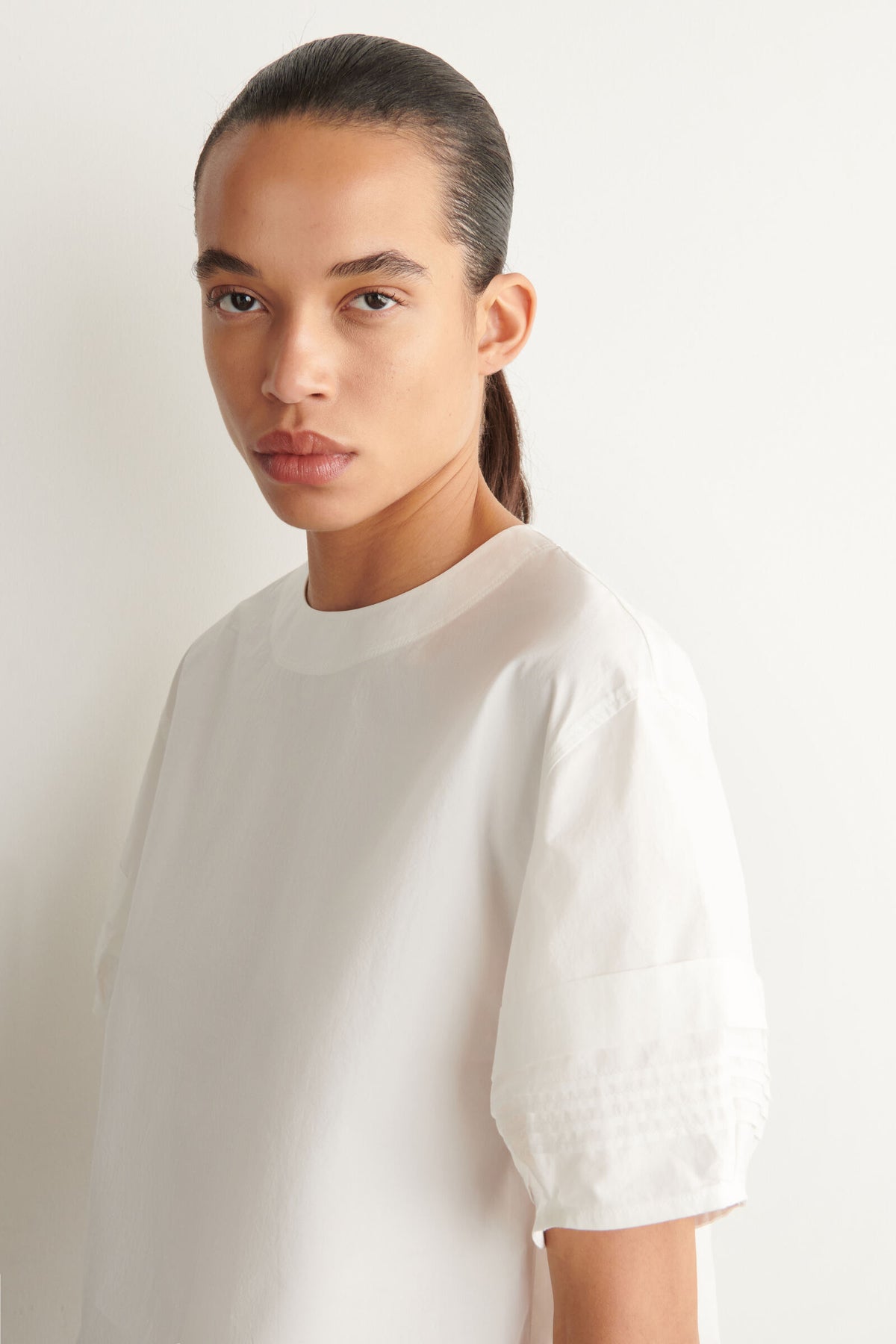 BLUSA DE ALGODÓN CON PLIEGUES - CRUDO