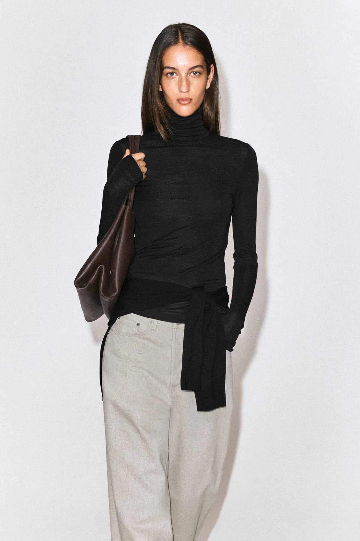 TOP DE CUELLO ALTO DE LANA MERINO - NEGRO